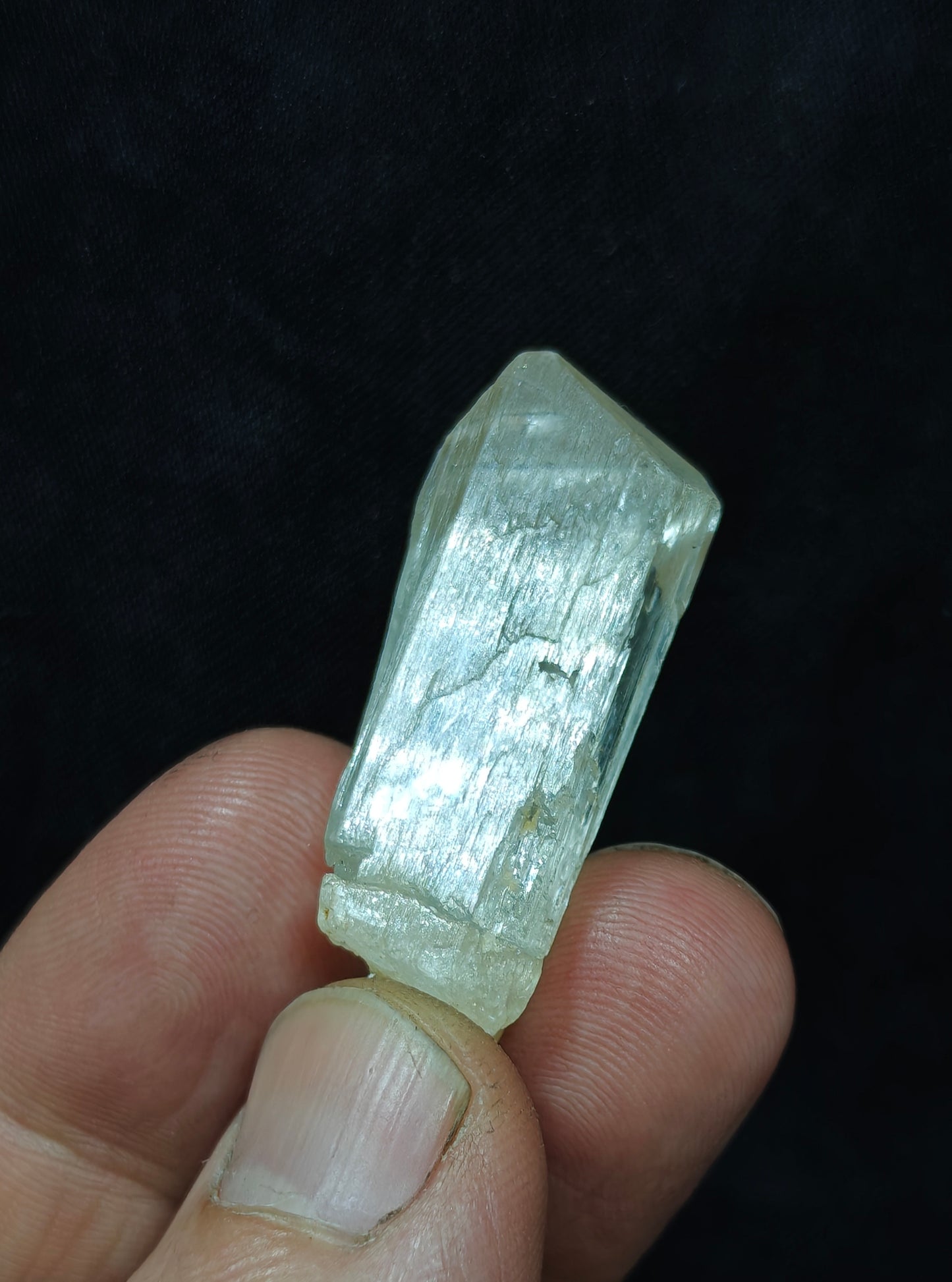 Natural spodumene crystal 17 grams