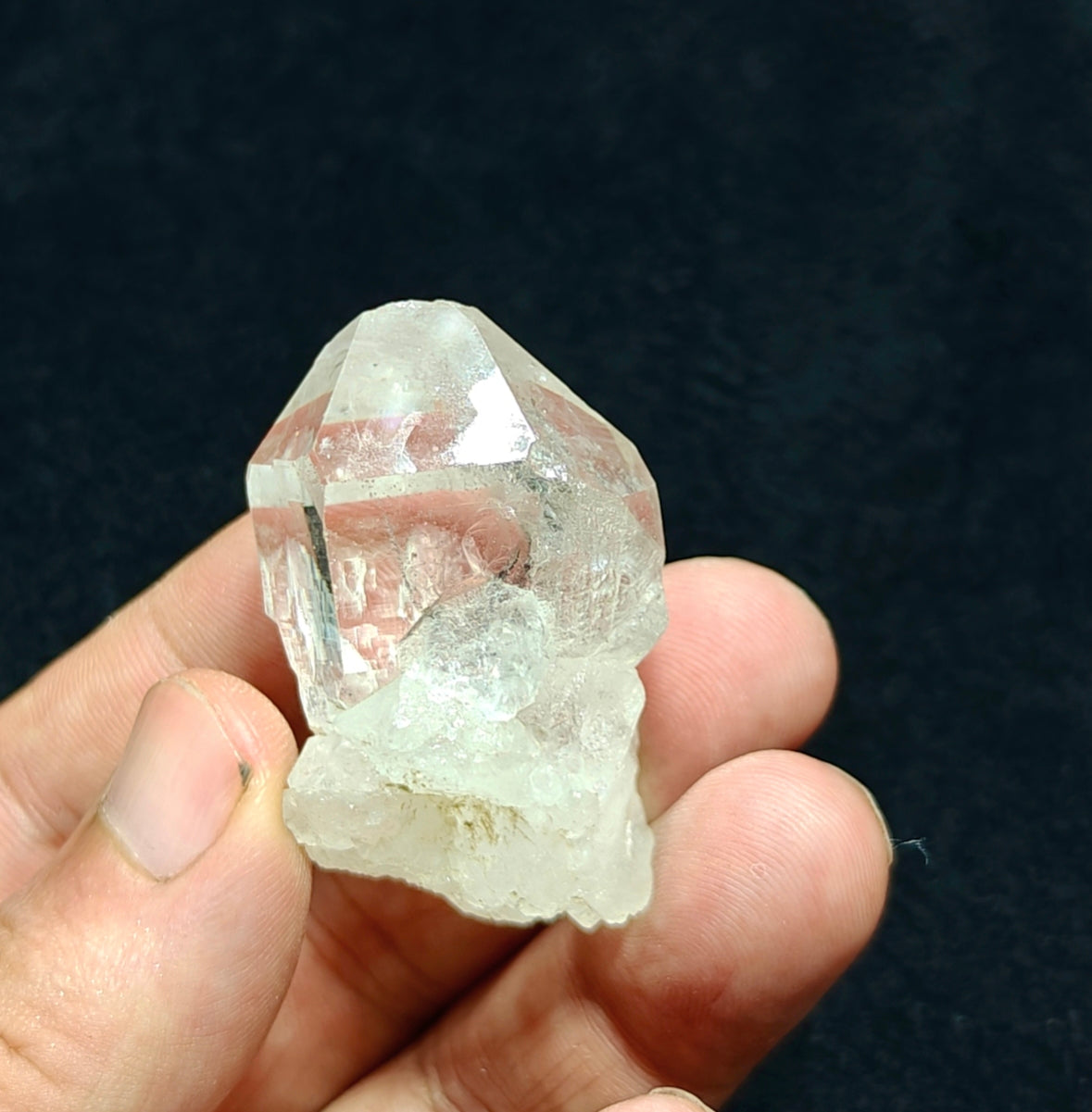 An amazing specimen of twin terminated clear Quartz Crystals 44 grams