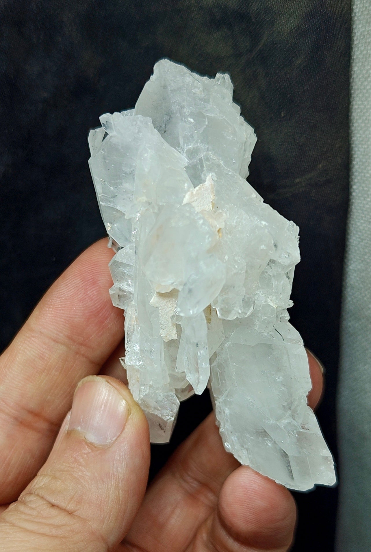Single beautiful terminated Faden Quartz crystals cluster 114 grams
