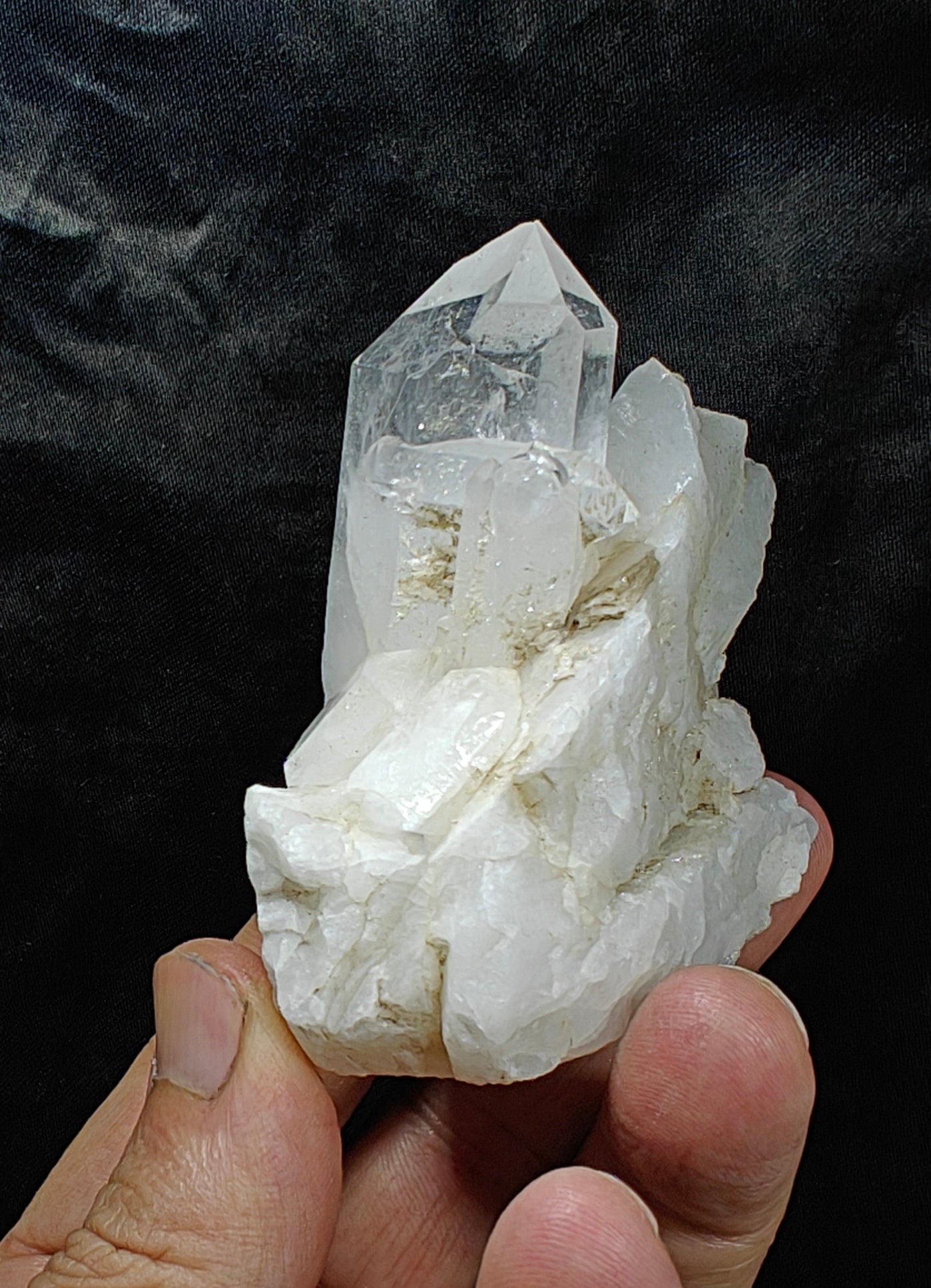 Natural Quartz Crystal 122 grams