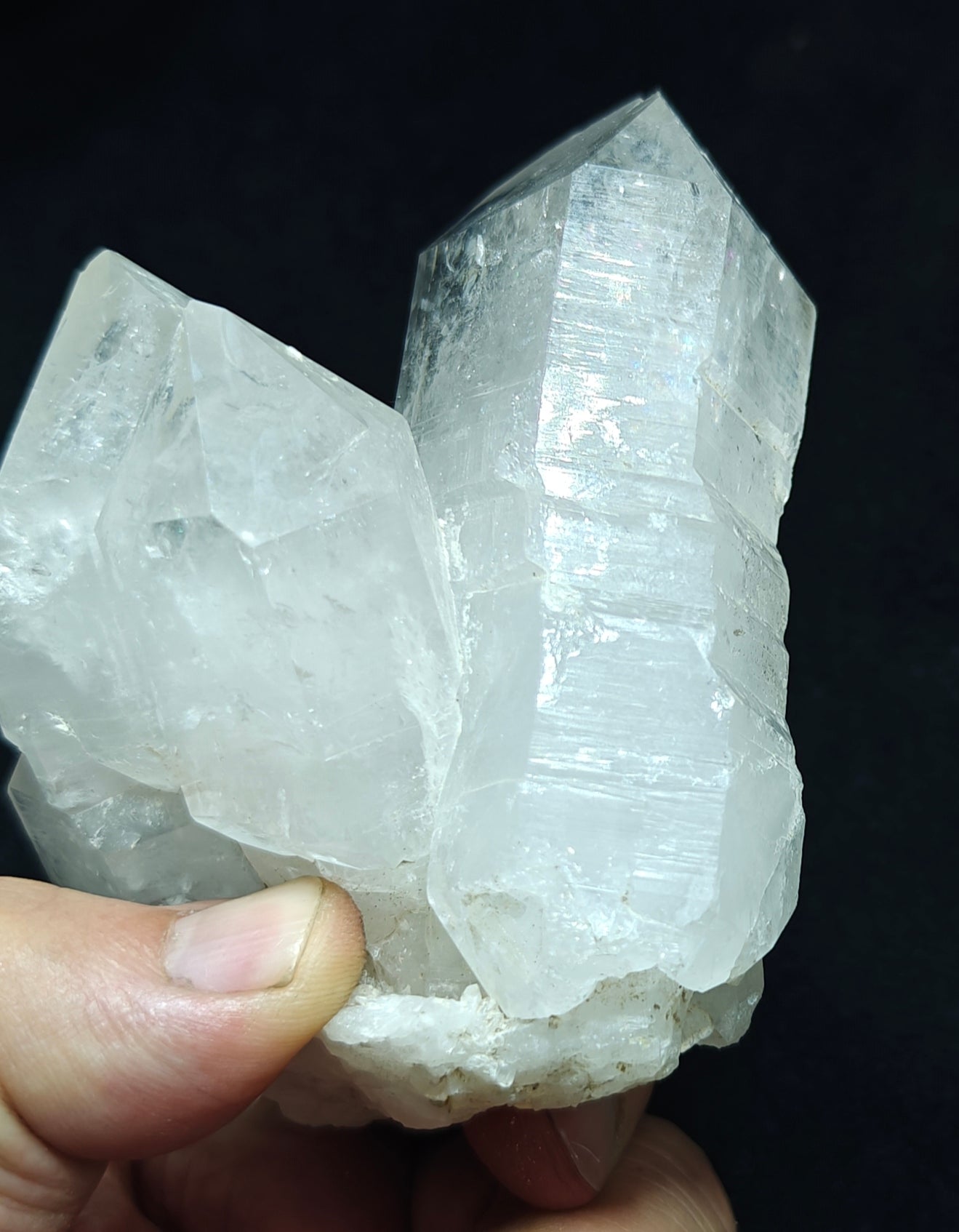 An amazing specimen of beautifully terminated quartz Crystals 433 grams