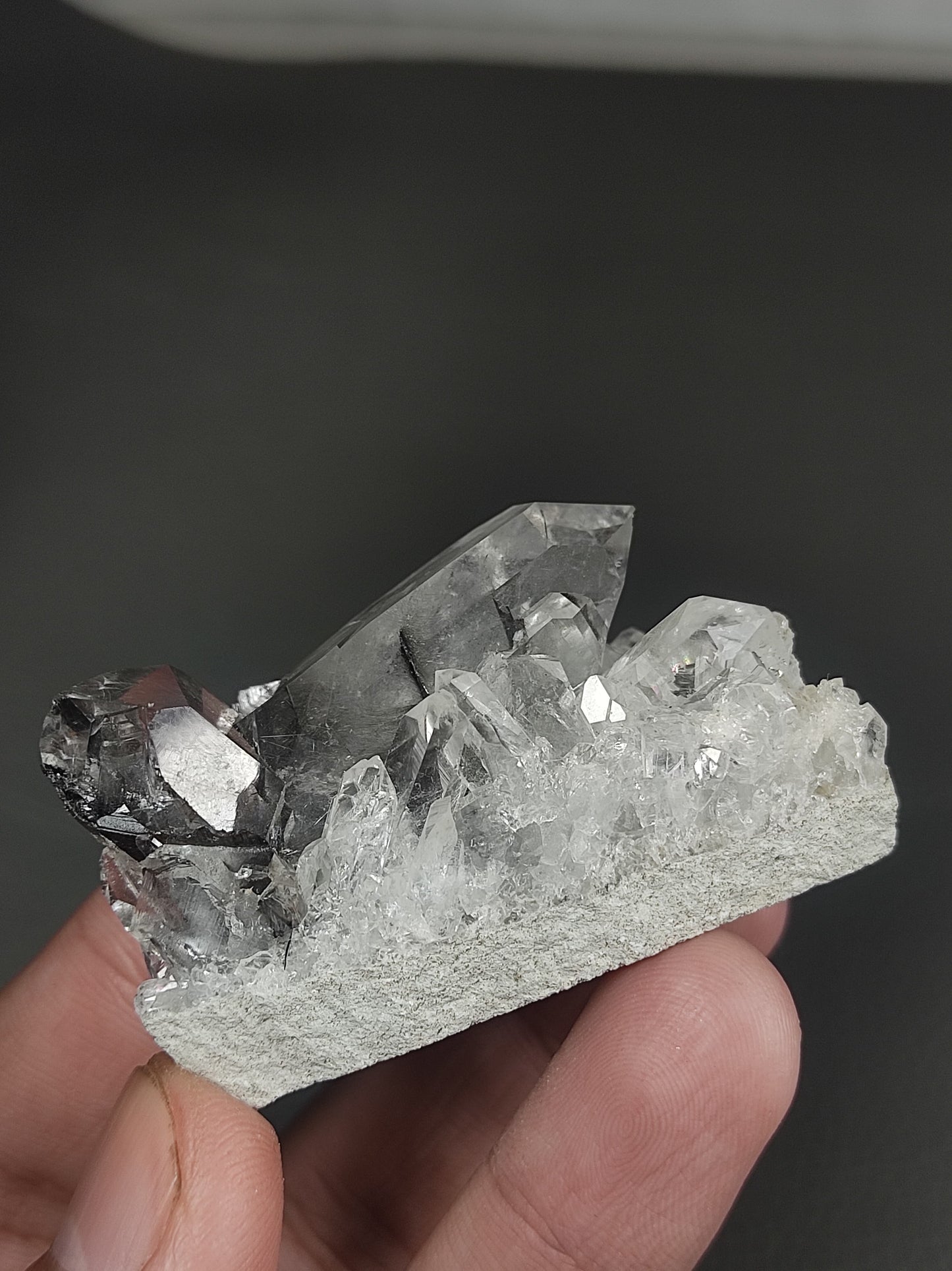 Brookite inclusions in quartz 78 grams