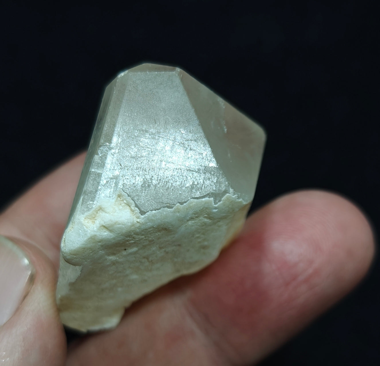 Single beautiful terminated Topaz crystal 45 grams