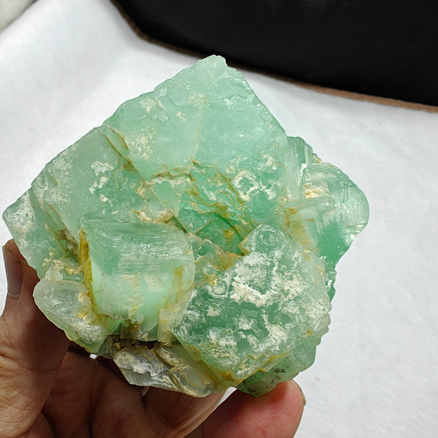 Natural green fluorite 537 grama