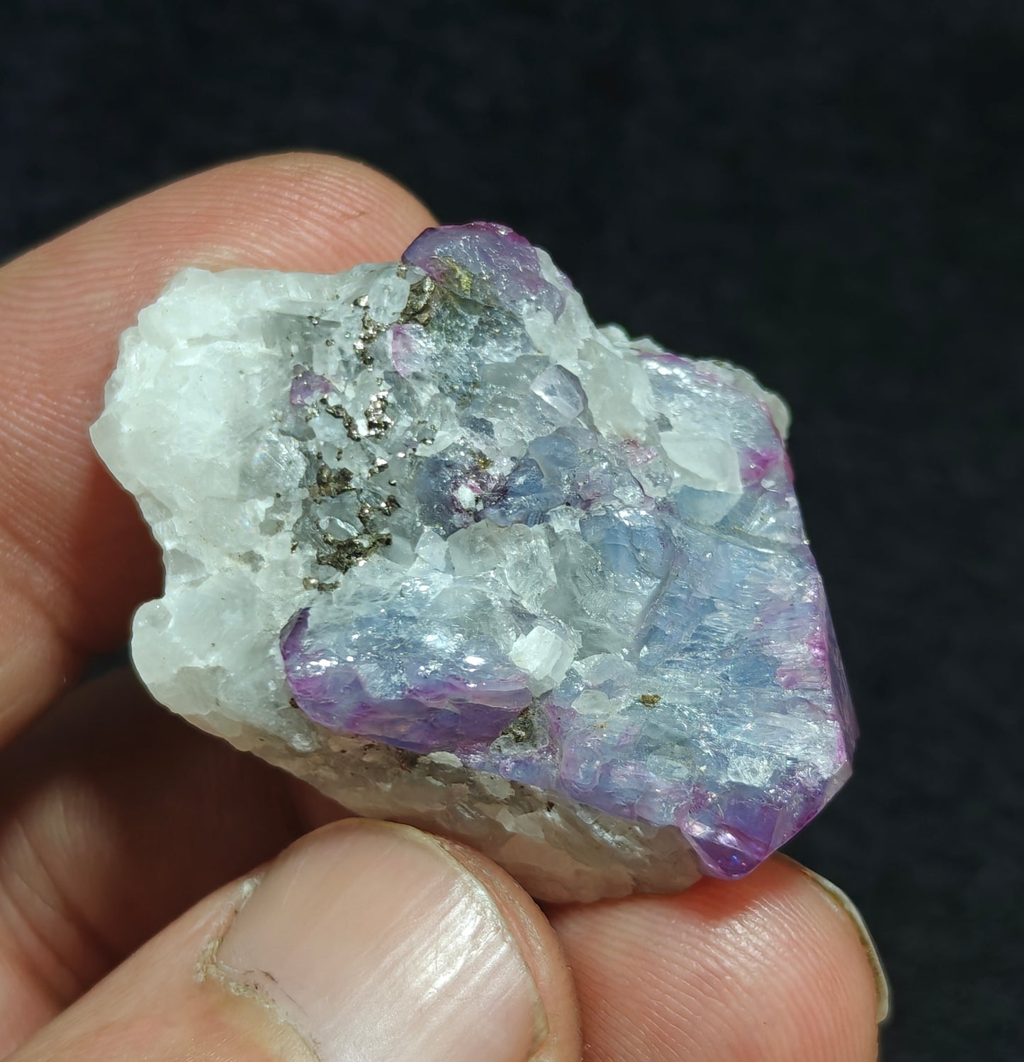 Natural corrundum on matrix 25 grams