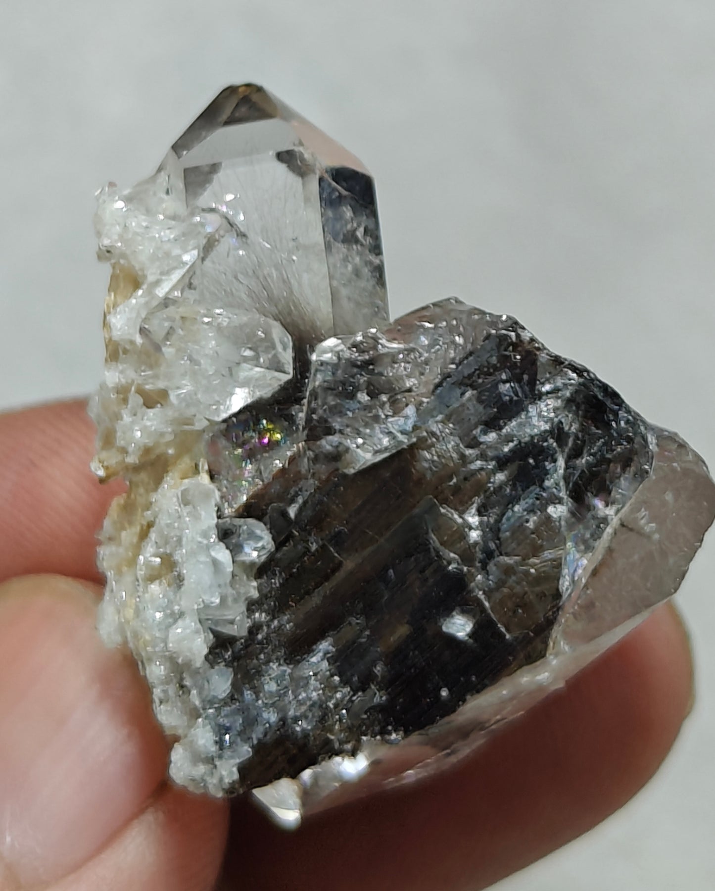 Single amazing terminated brookite Quartz Crystal twins 19 grams