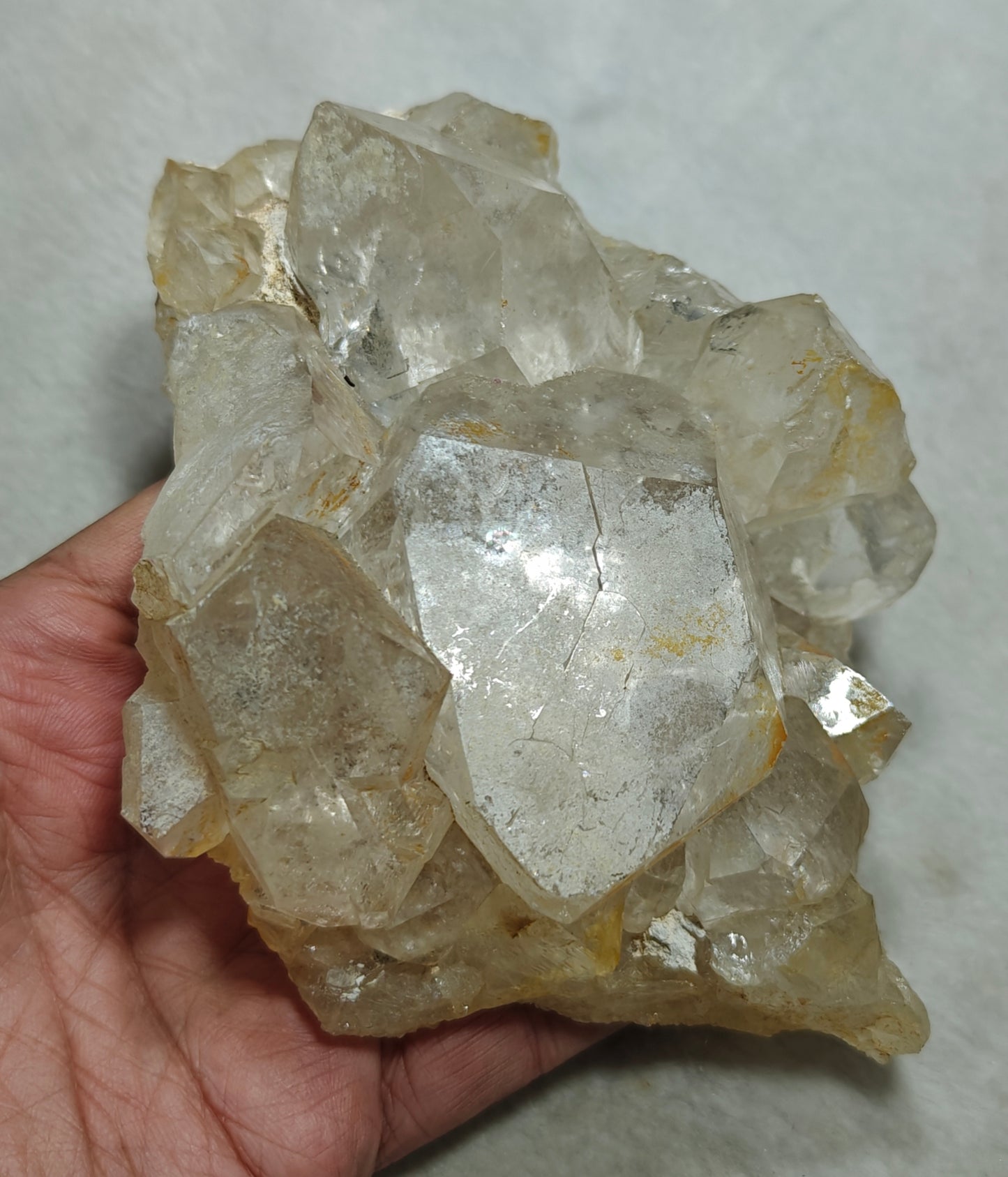 Quartz crystals having gwindle like formations 694 grams