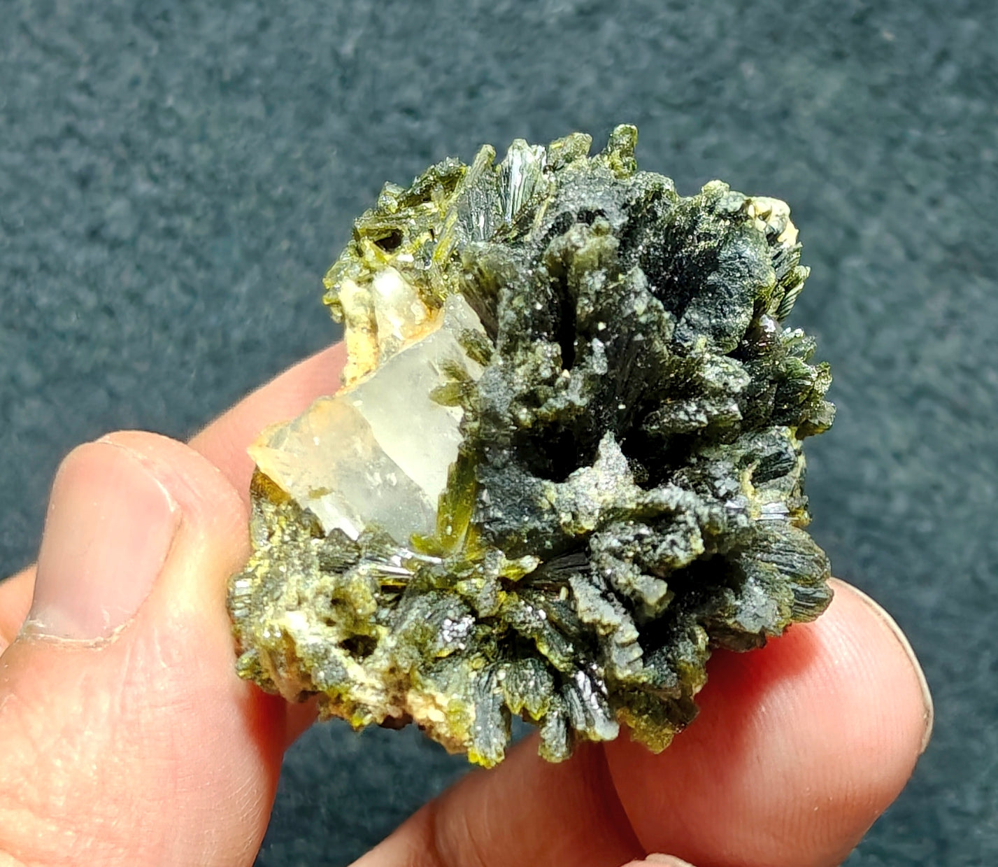 An amazing quartz and Epidote cluster with beautiful terminations 52 grams