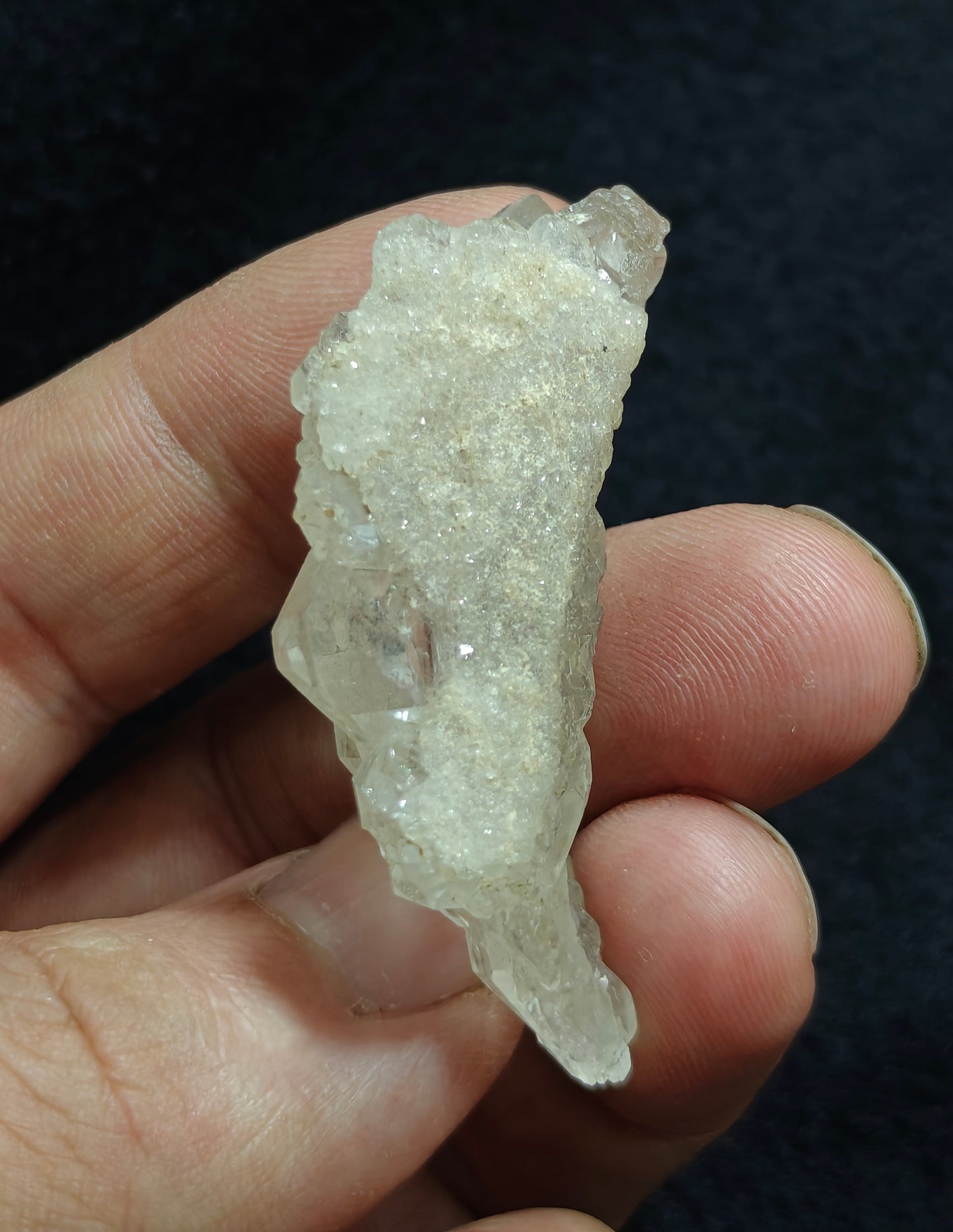 Natural gwindel quartz crystal 22 grams