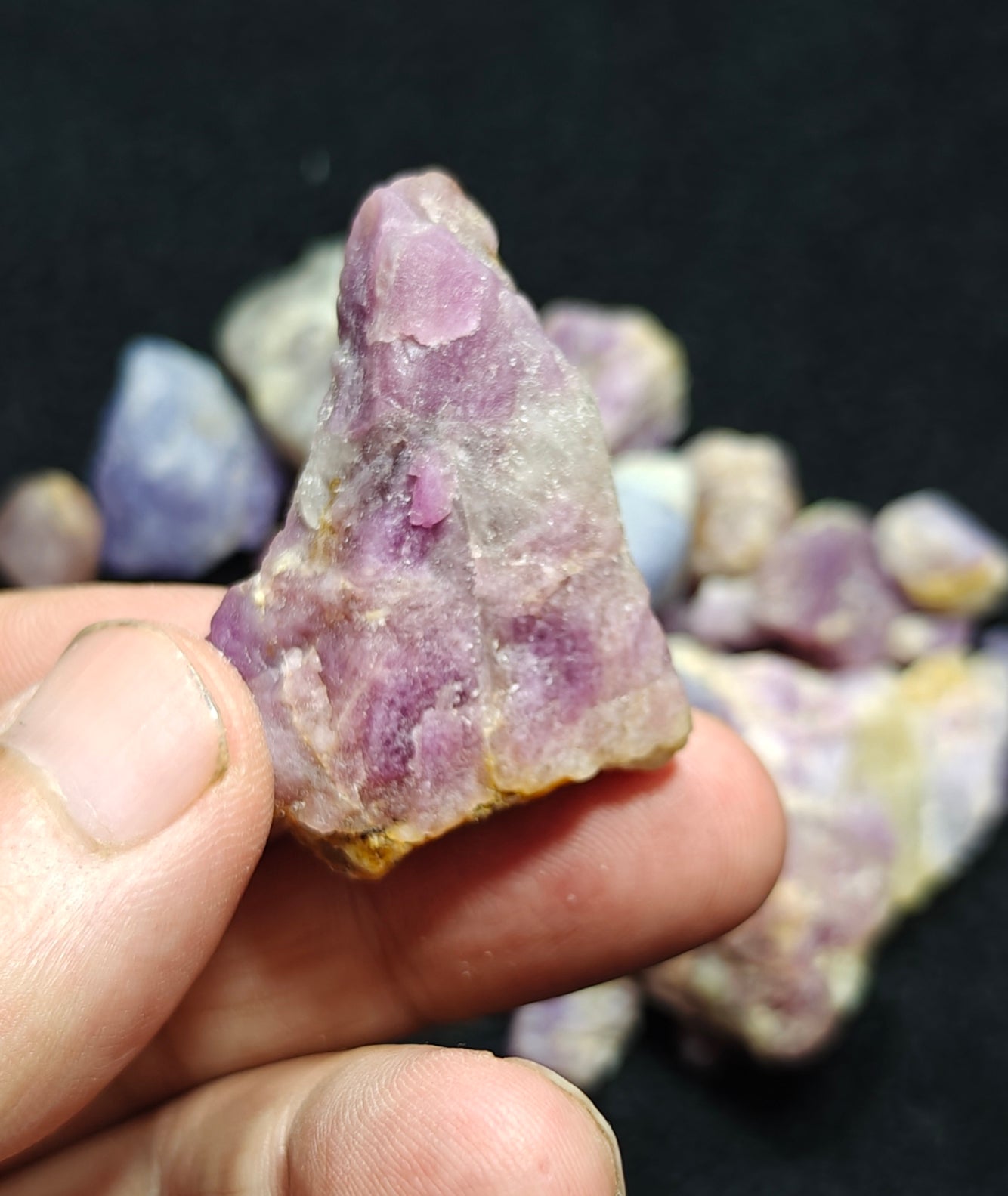 Rough Hackmanite Highly Tenebrescent Lot 100 grams