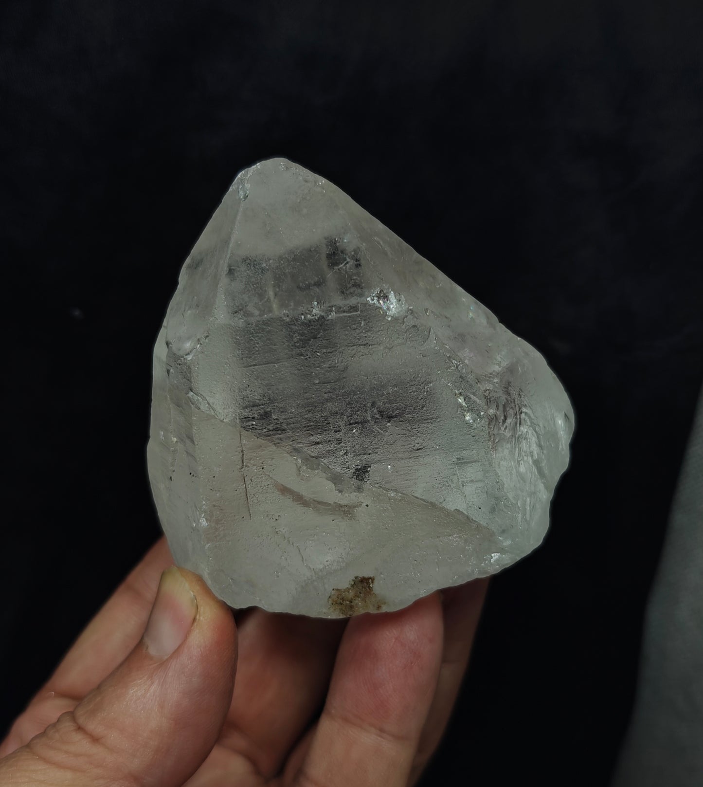 Natural clear terminated Quartz Crystal 306 grams