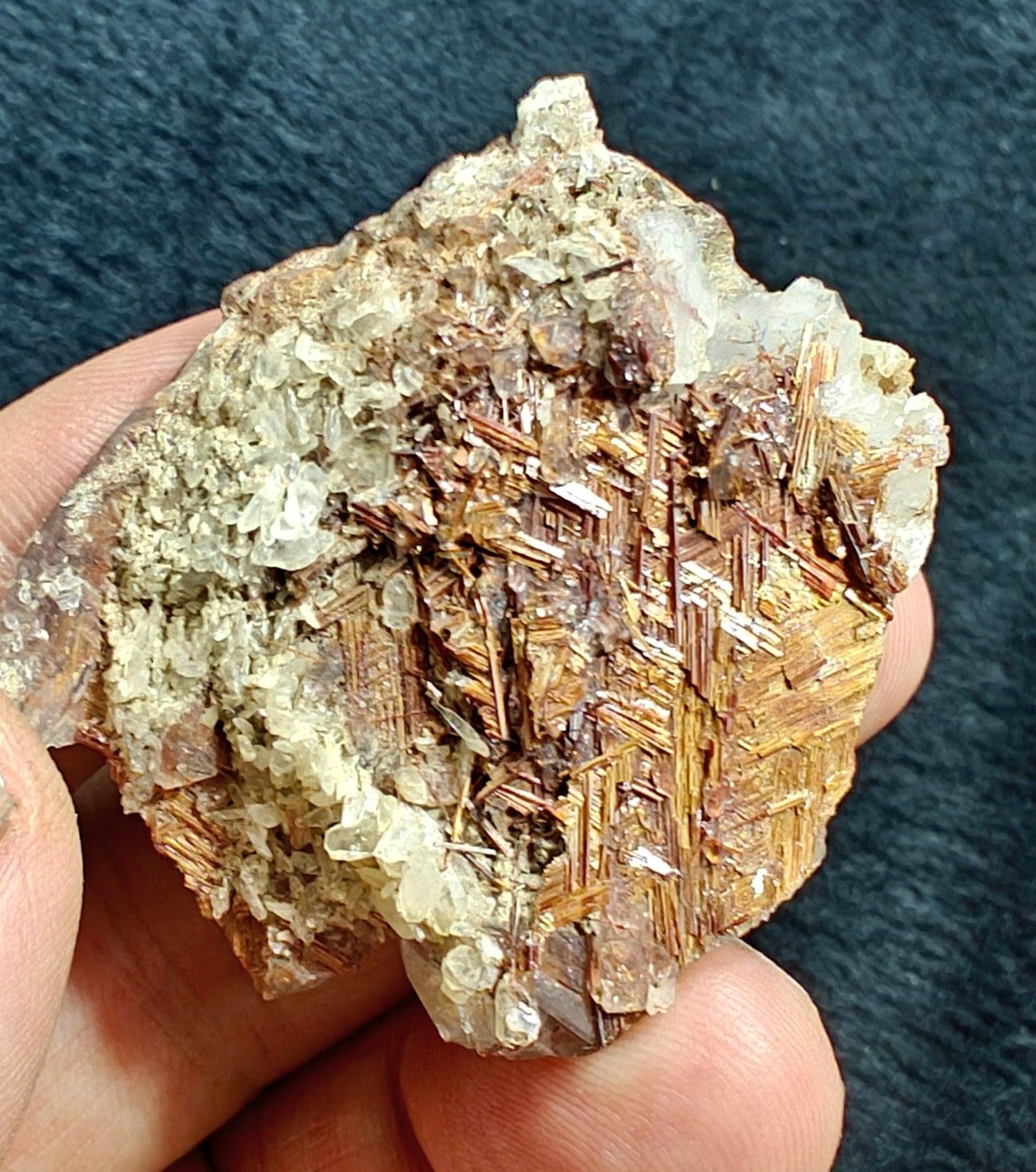 Natural Quartz Crystal with Rutiles Saginite 36 grams
