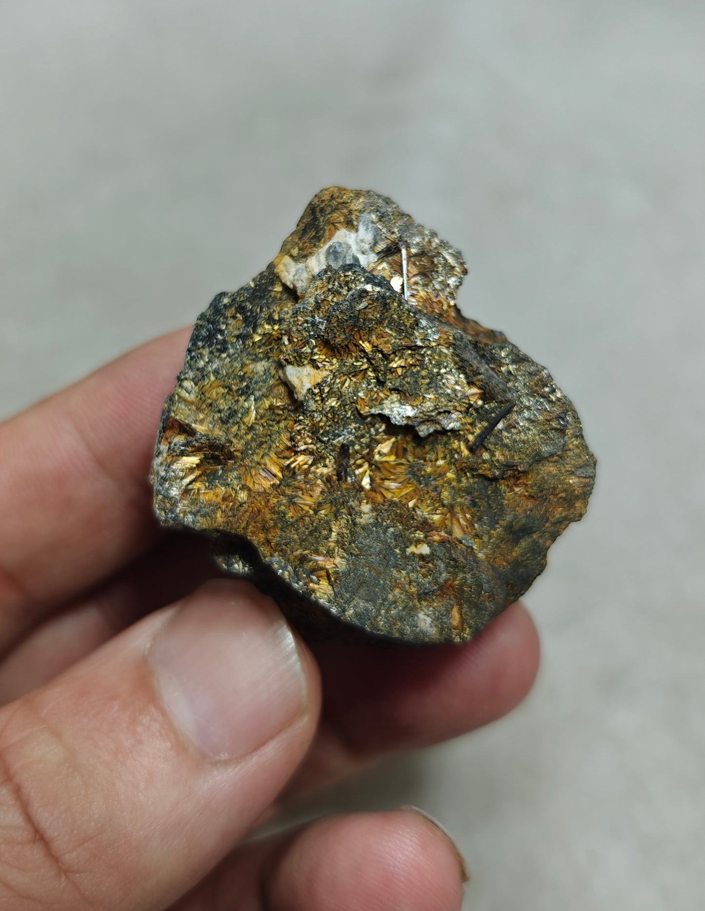 Rutiles on hematite 46 grams