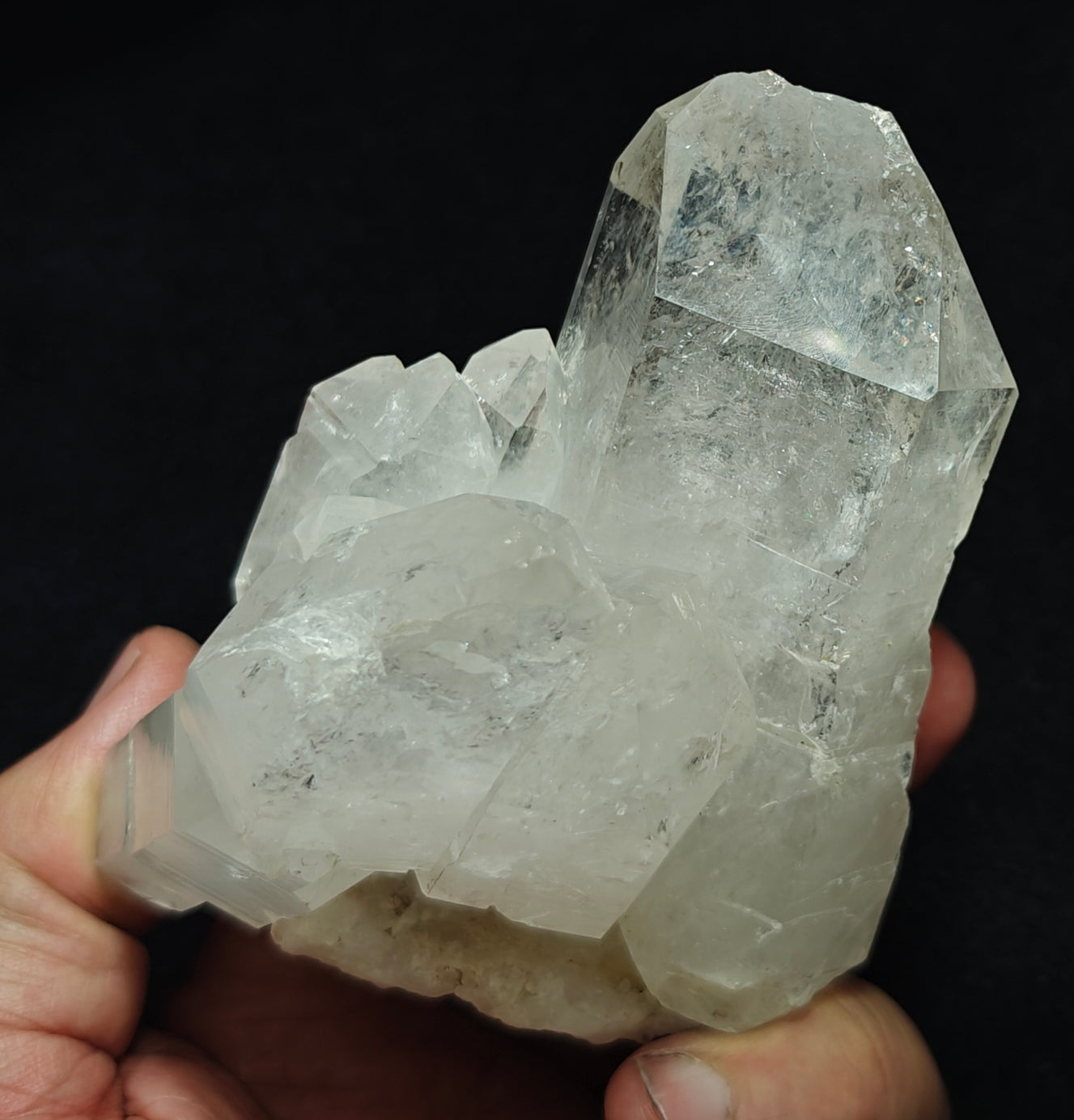 An amazing specimen of beautifully terminated quartz Crystals 433 grams