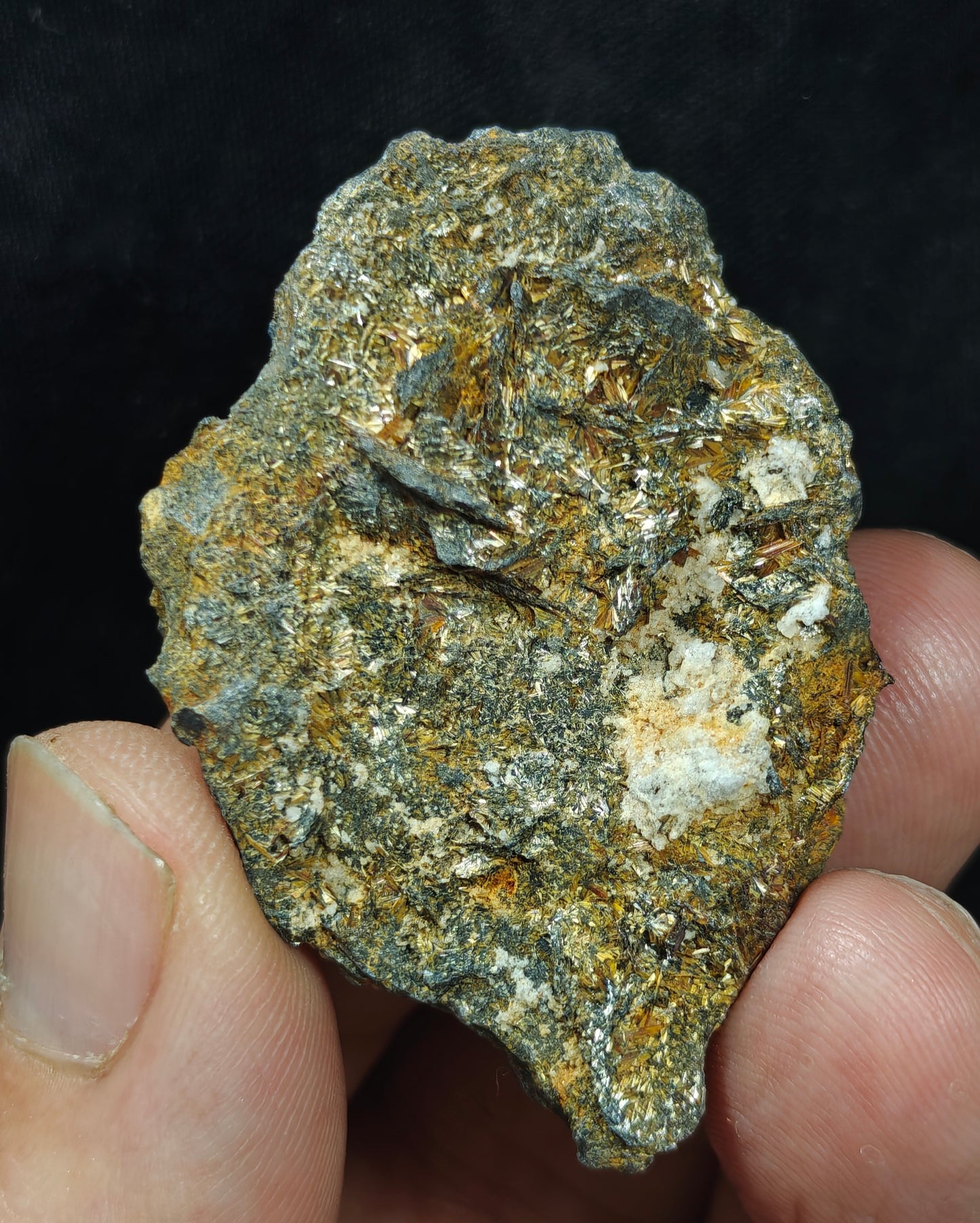 Rutile on hematite 29 grams