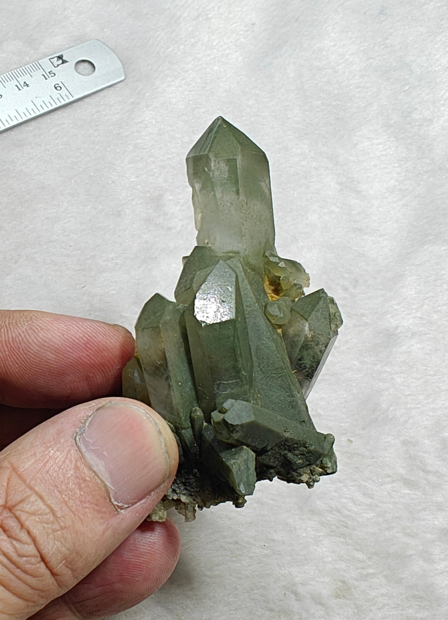 Natural terminated Chlorite Quartz cluster 67 grams