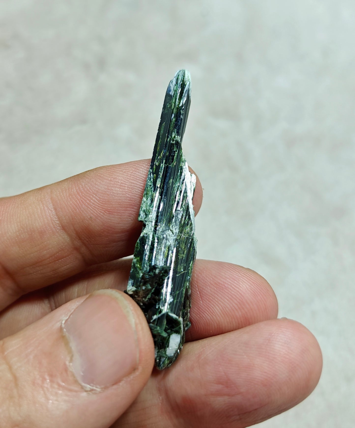 Natural aegirine crystals cluster specimen 8 grams