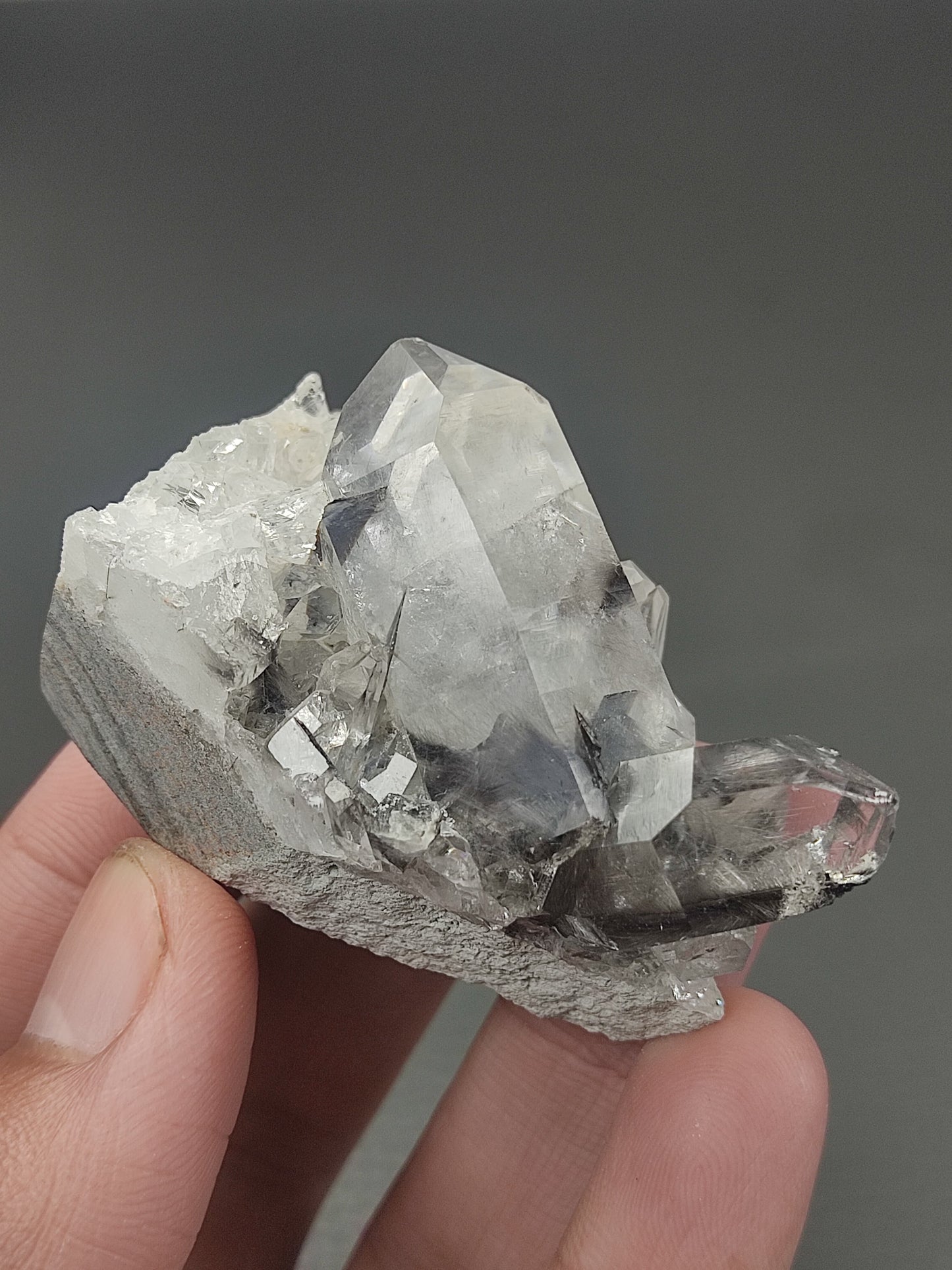 Brookite inclusions in quartz 78 grams