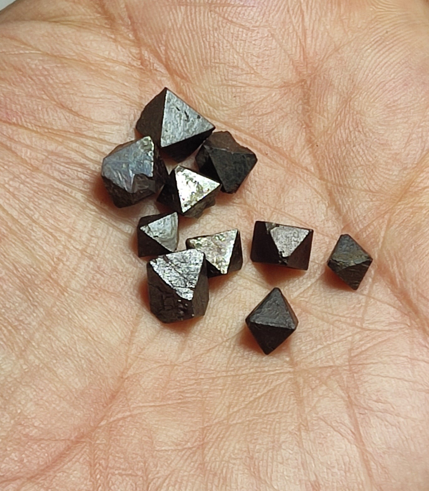 10 pieces octahedron magnetite crystals