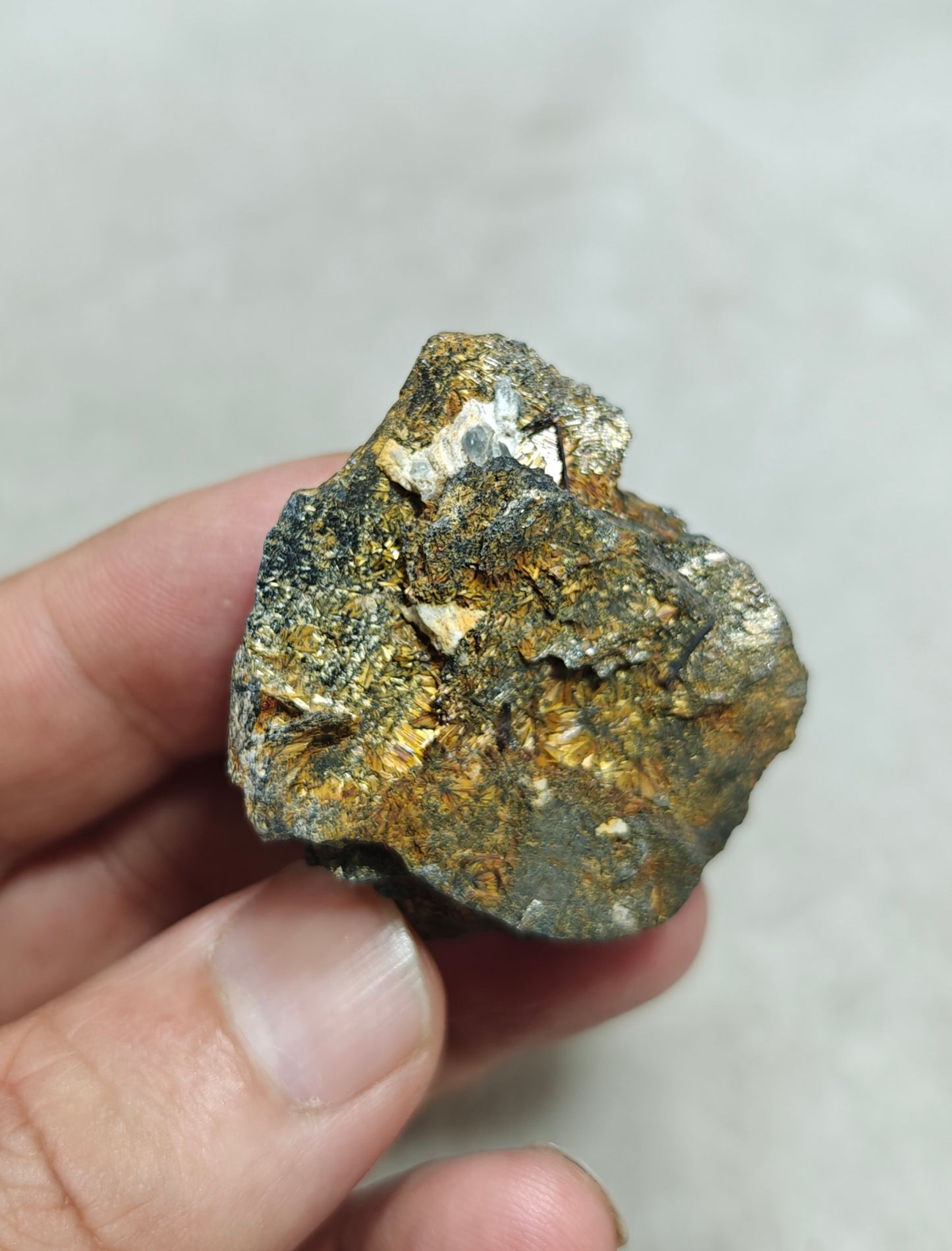 Rutiles on hematite 46 grams