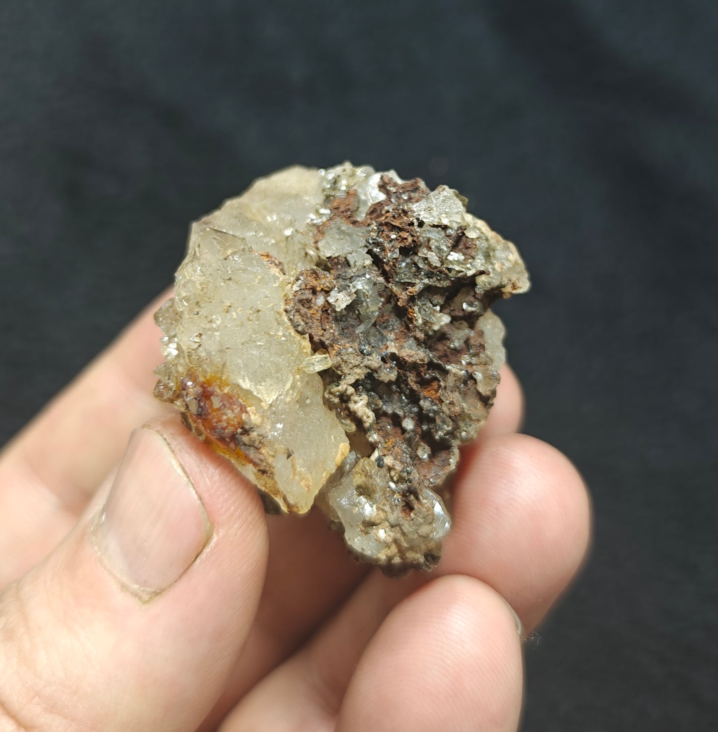 Natural Quartz with siderite 41 grams
