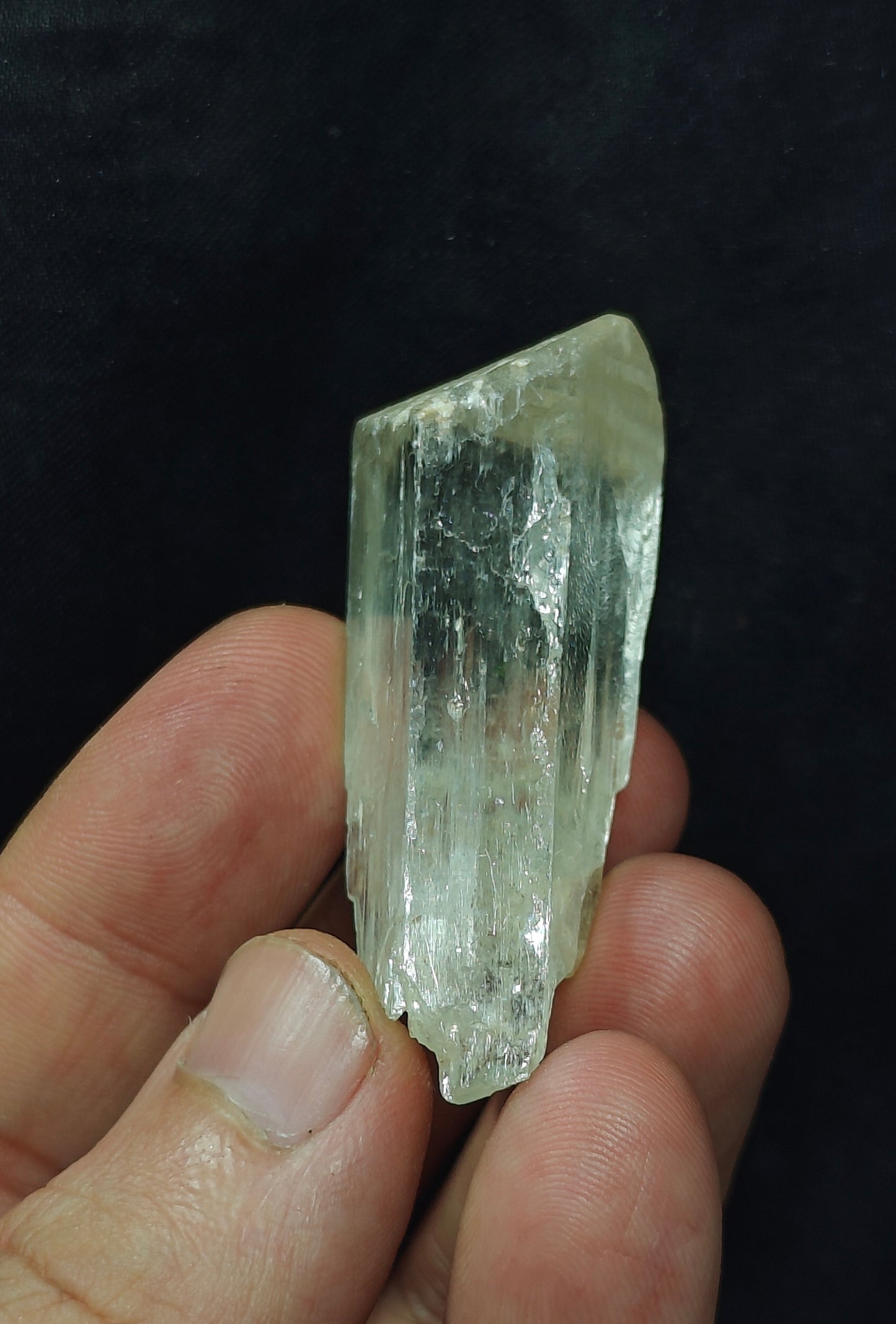 Natural spodumene crystal 39 grams