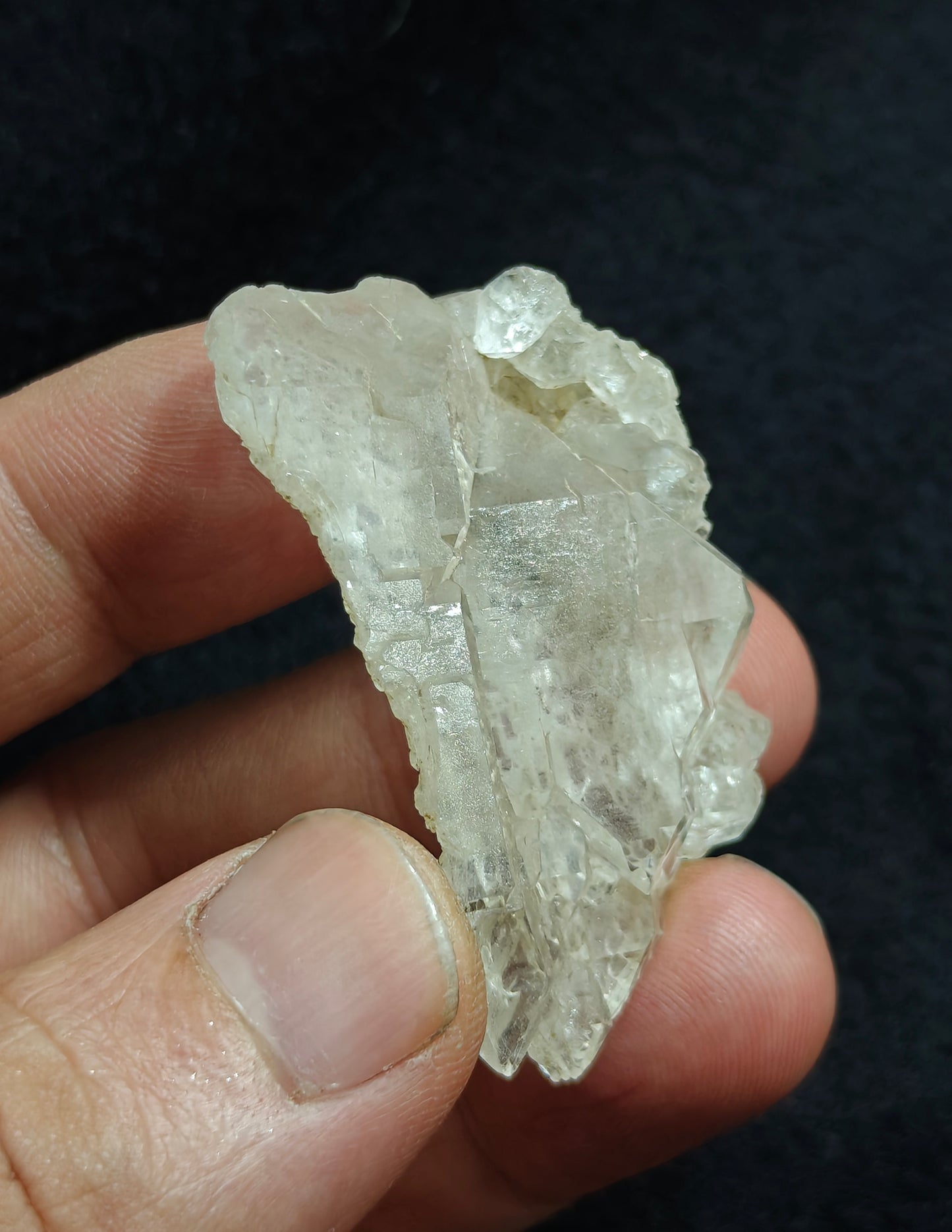 Natural gwindel quartz crystal 22 grams