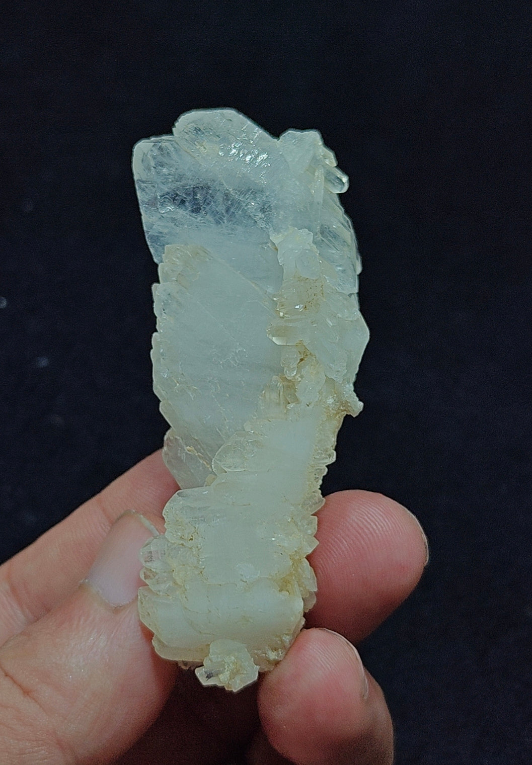 Single beautiful terminated Faden Quartz crystal specimen 45 grams