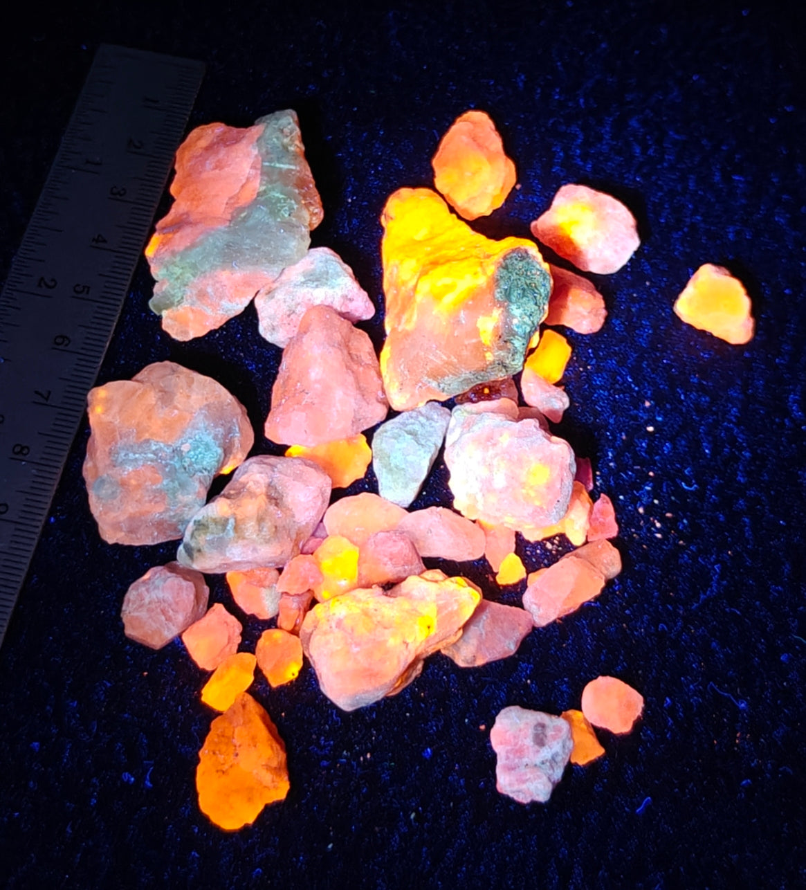 Rough Hackmanite Highly Tenebrescent Lot 100 grams