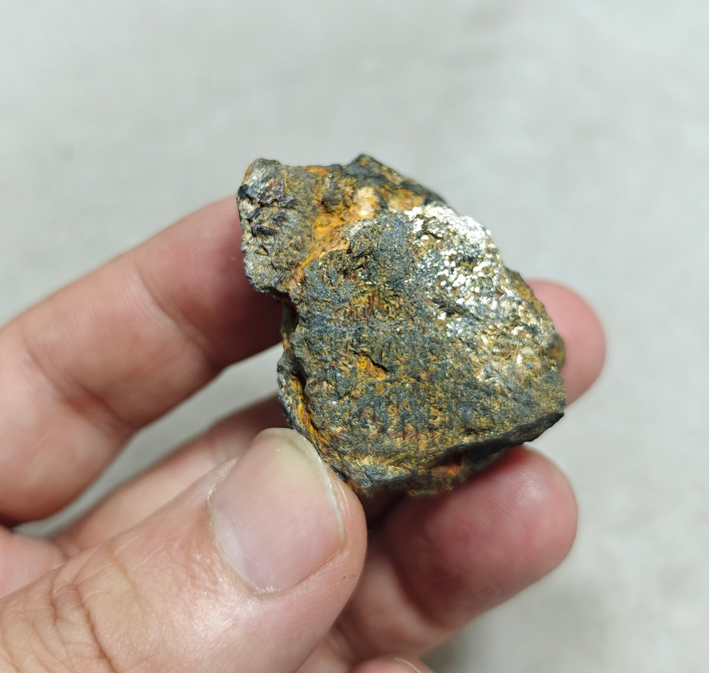 Rutiles on hematite 46 grams