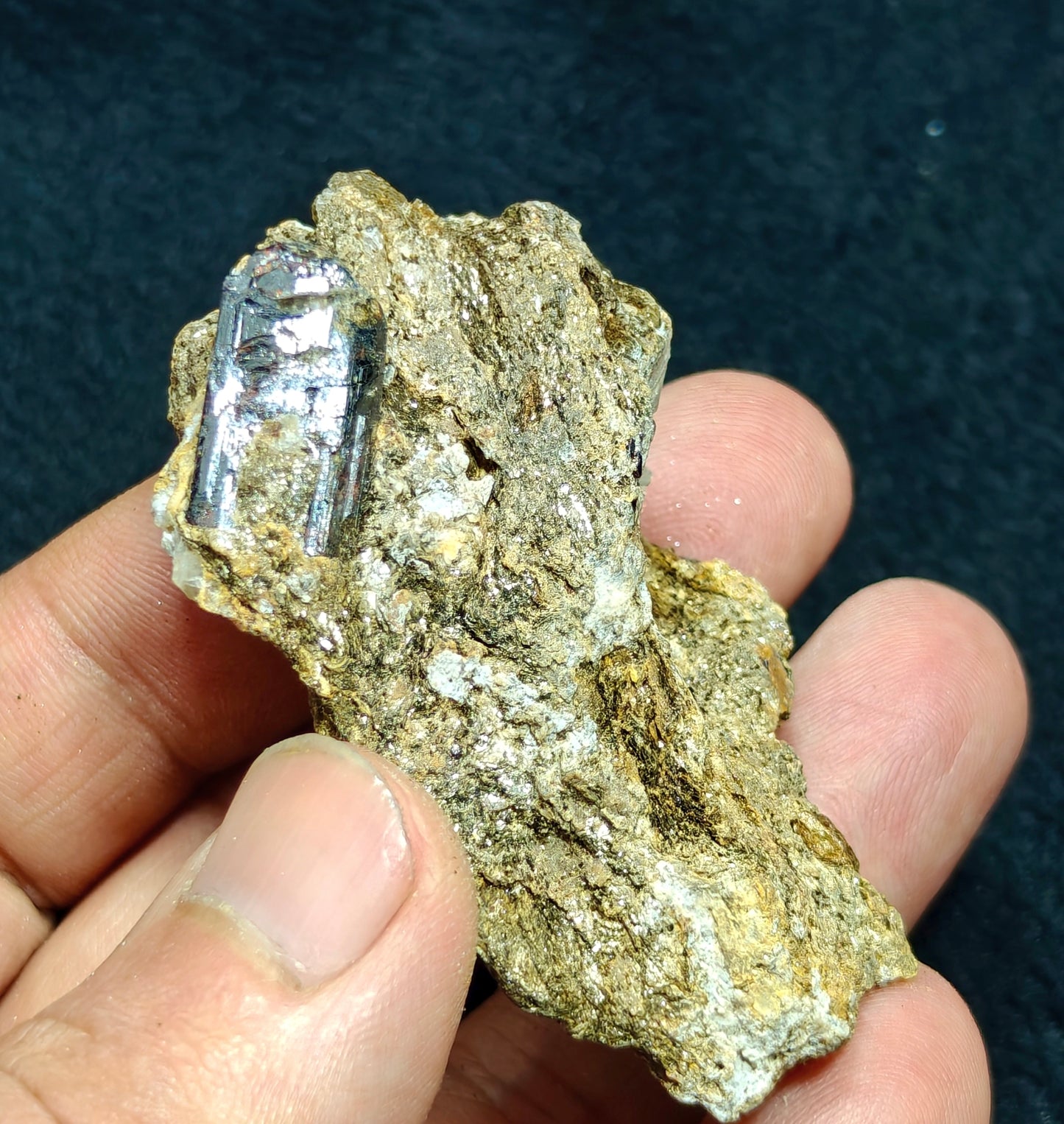 Rare rutile crystal on matrix of mica 75 grams