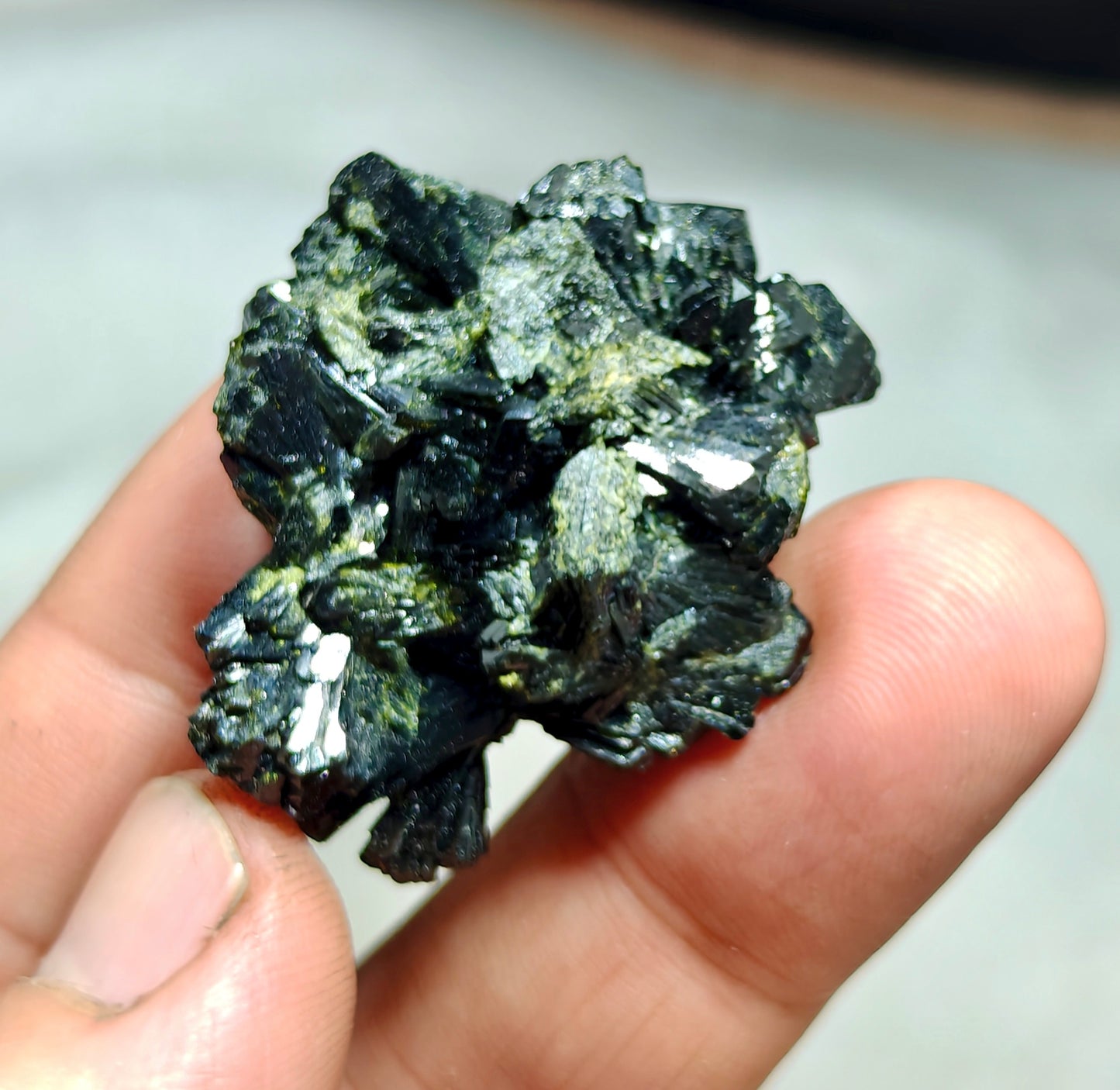 Bowtie Epidote cluster 28 grams