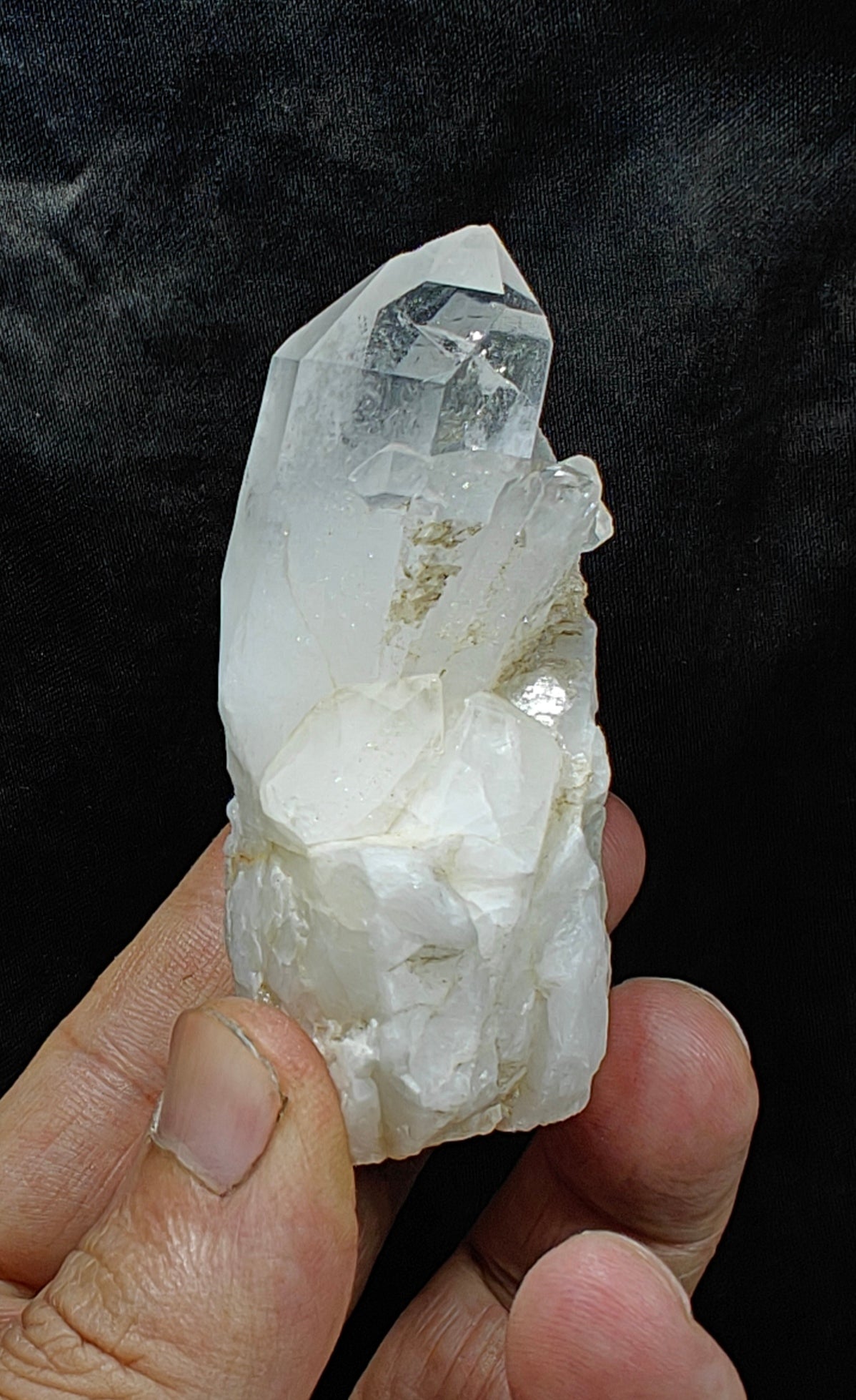 Natural Quartz Crystal 122 grams