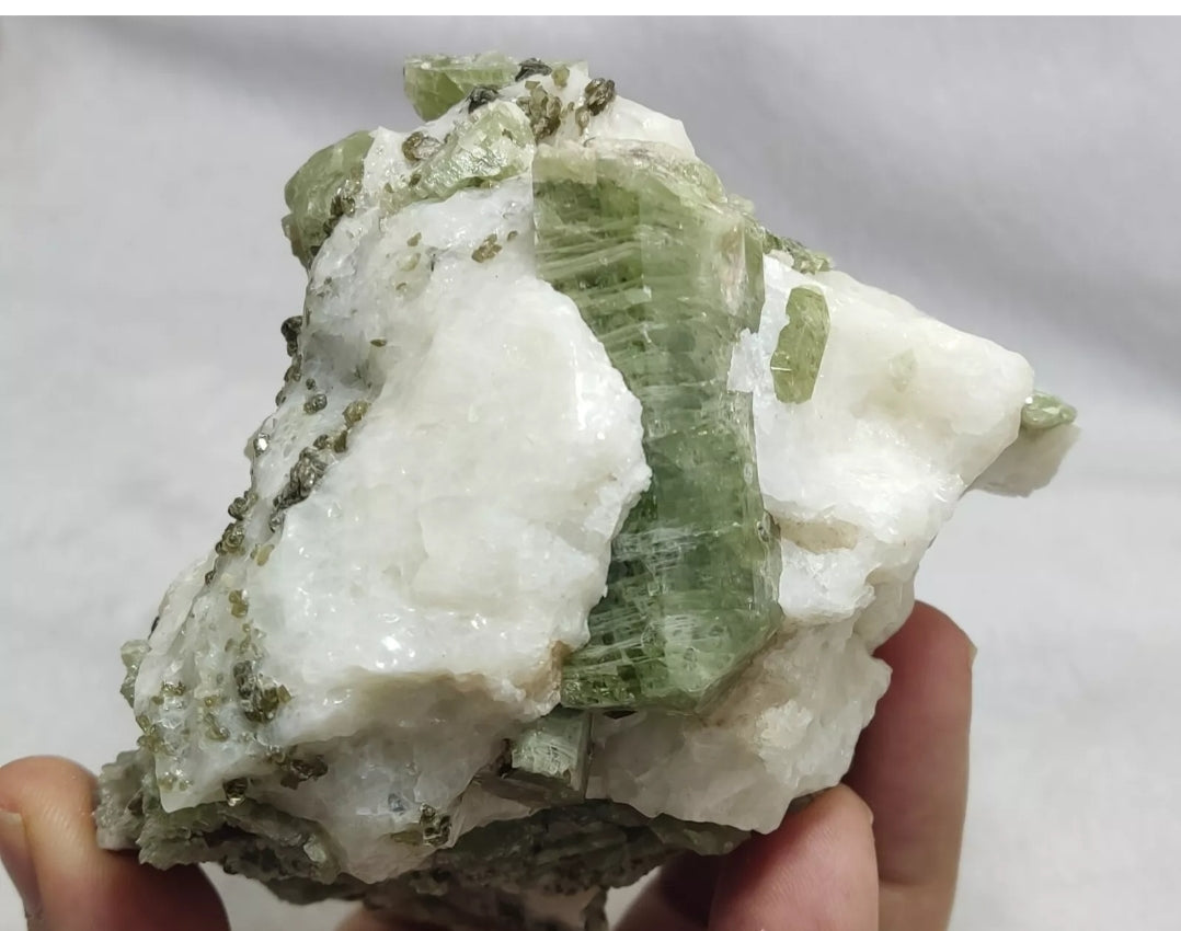 Green diopside crystals on matrix with mica 1067 grams