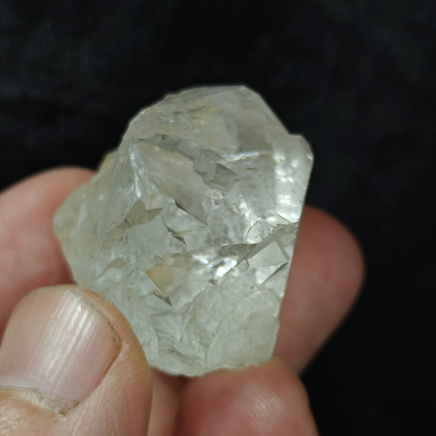Natural gwindel quartz crystal 29 grams