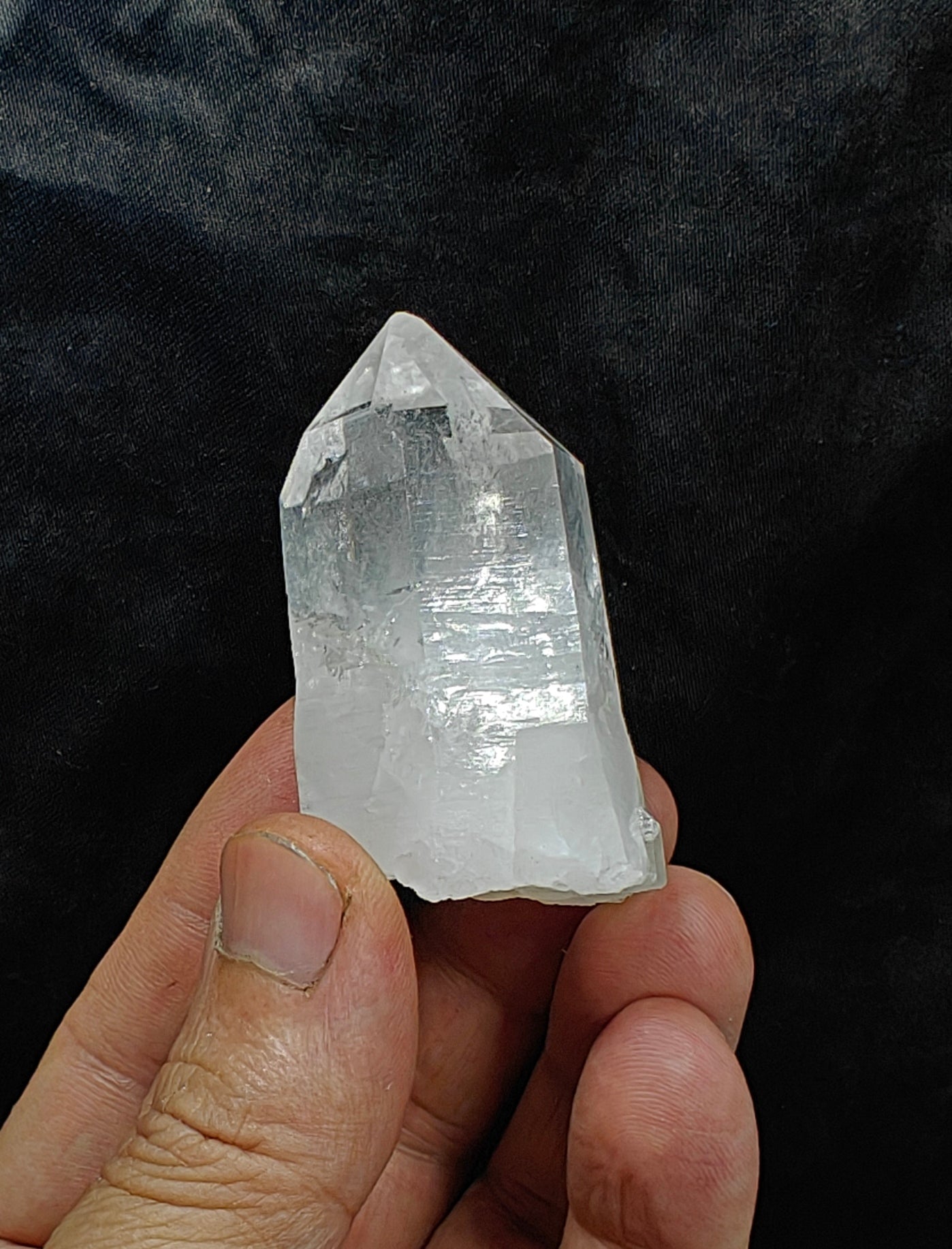 Natural clear quartz crystal 72 grams