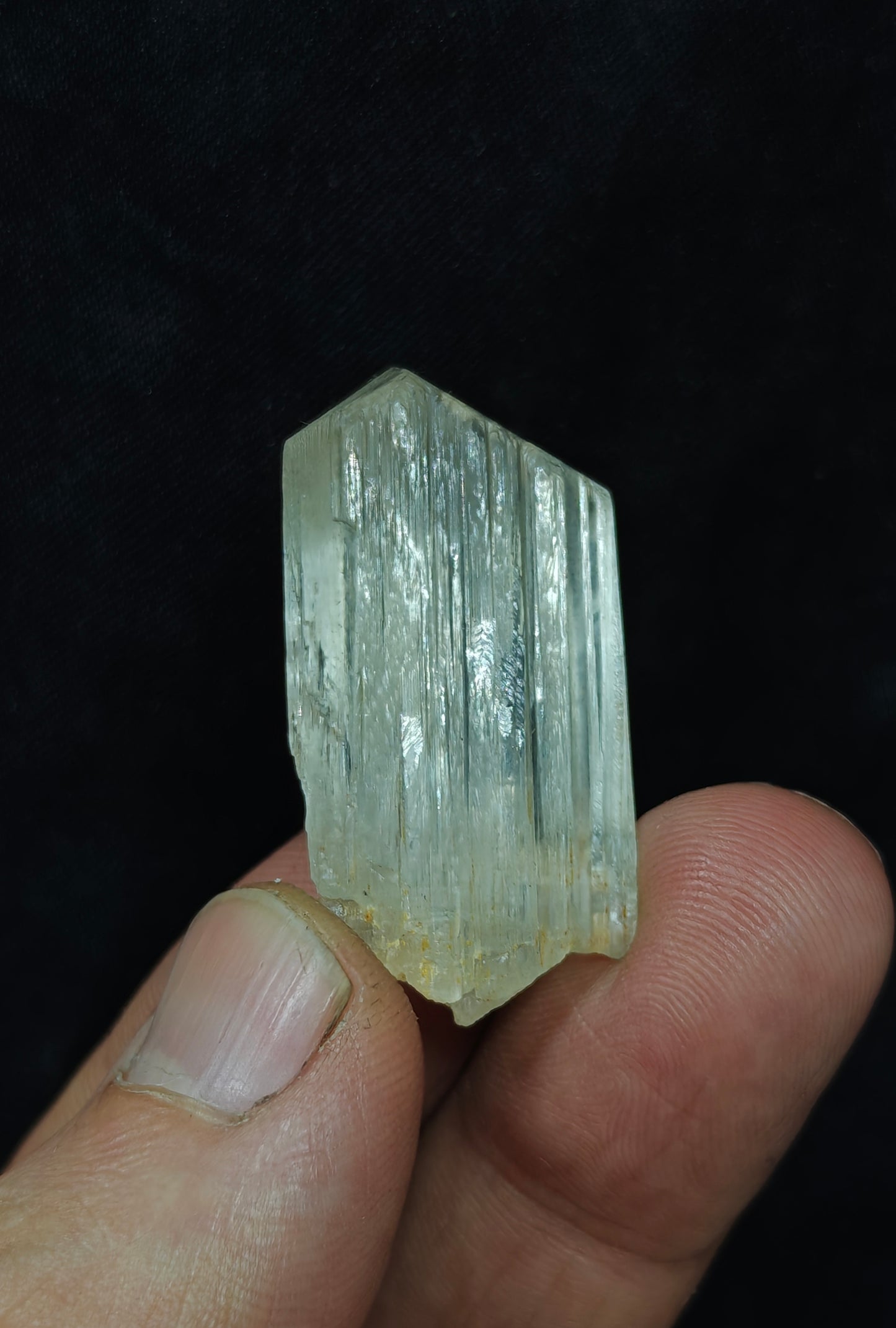 Natural spodumene crystal 17 grams