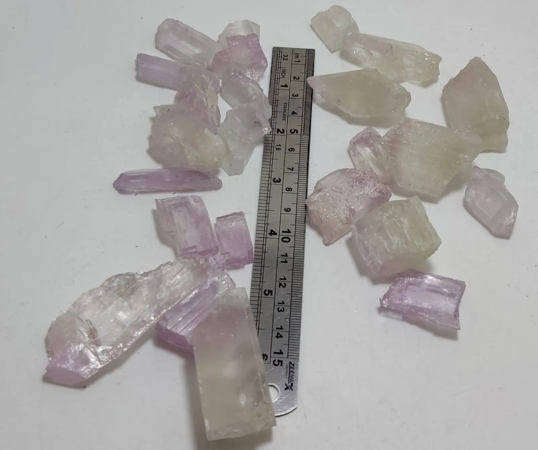 380 grams lot of rough Kunzite/spodumene