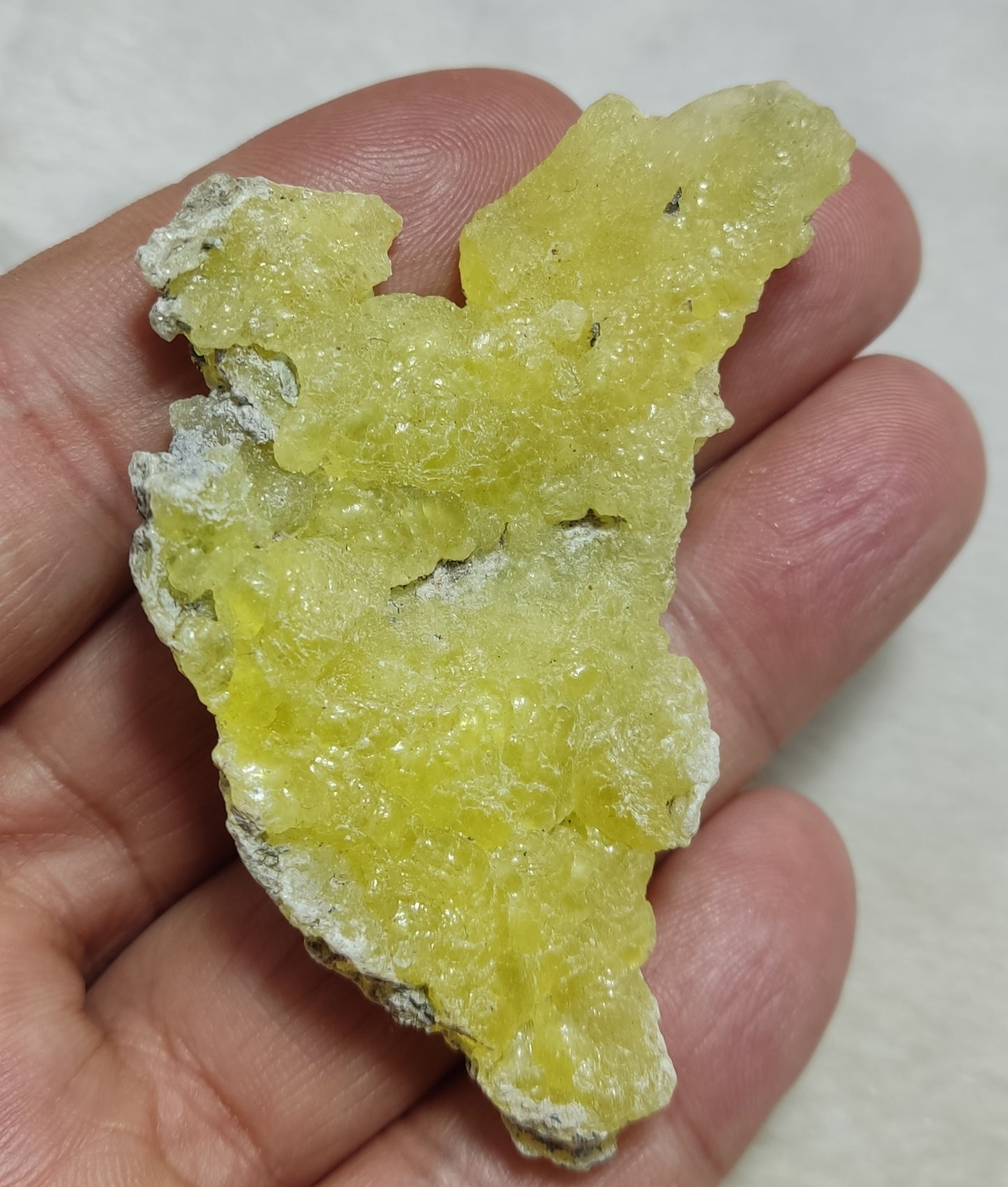 Natural yellow color Brucite 23 grams