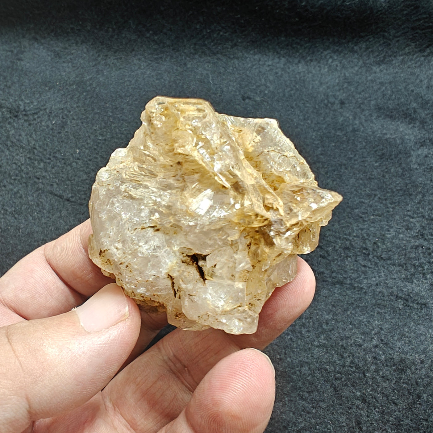 Natural window quartz fenster quartz crystal 111 grams