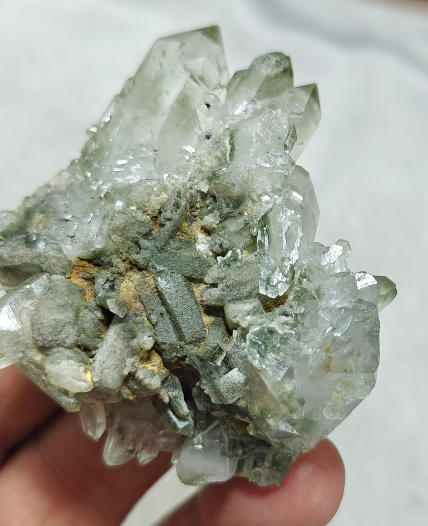 Chlorite Quartz crystals cluster 94 grams