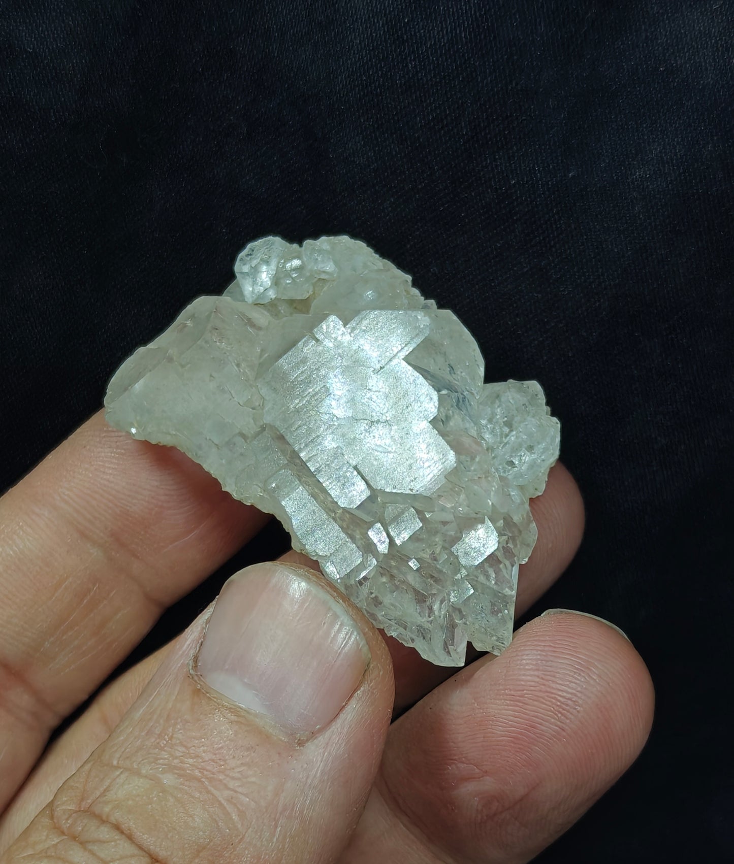 Natural gwindel quartz crystal 22 grams