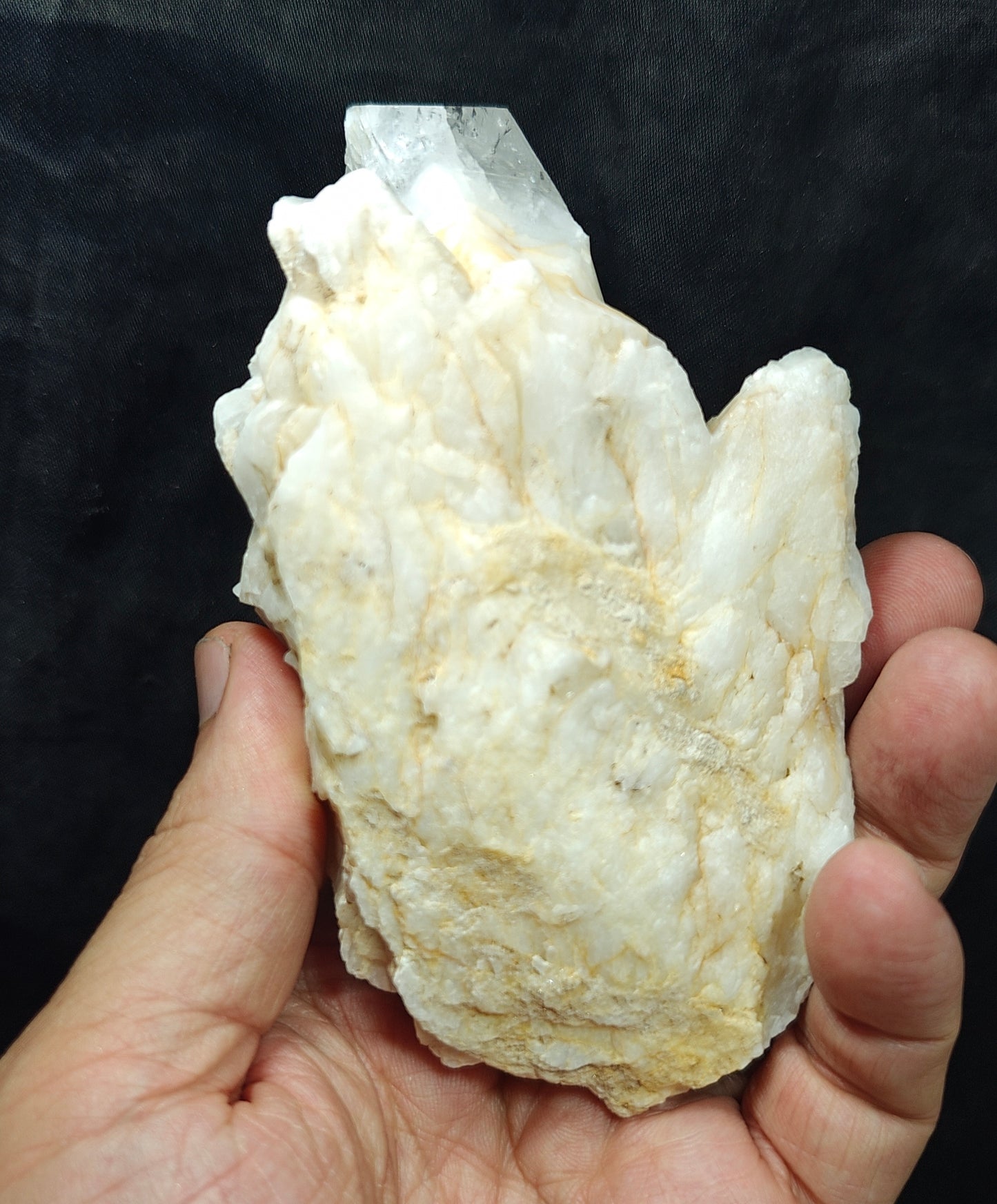 Natural Terminated quartz Crystals cluster 394 grams