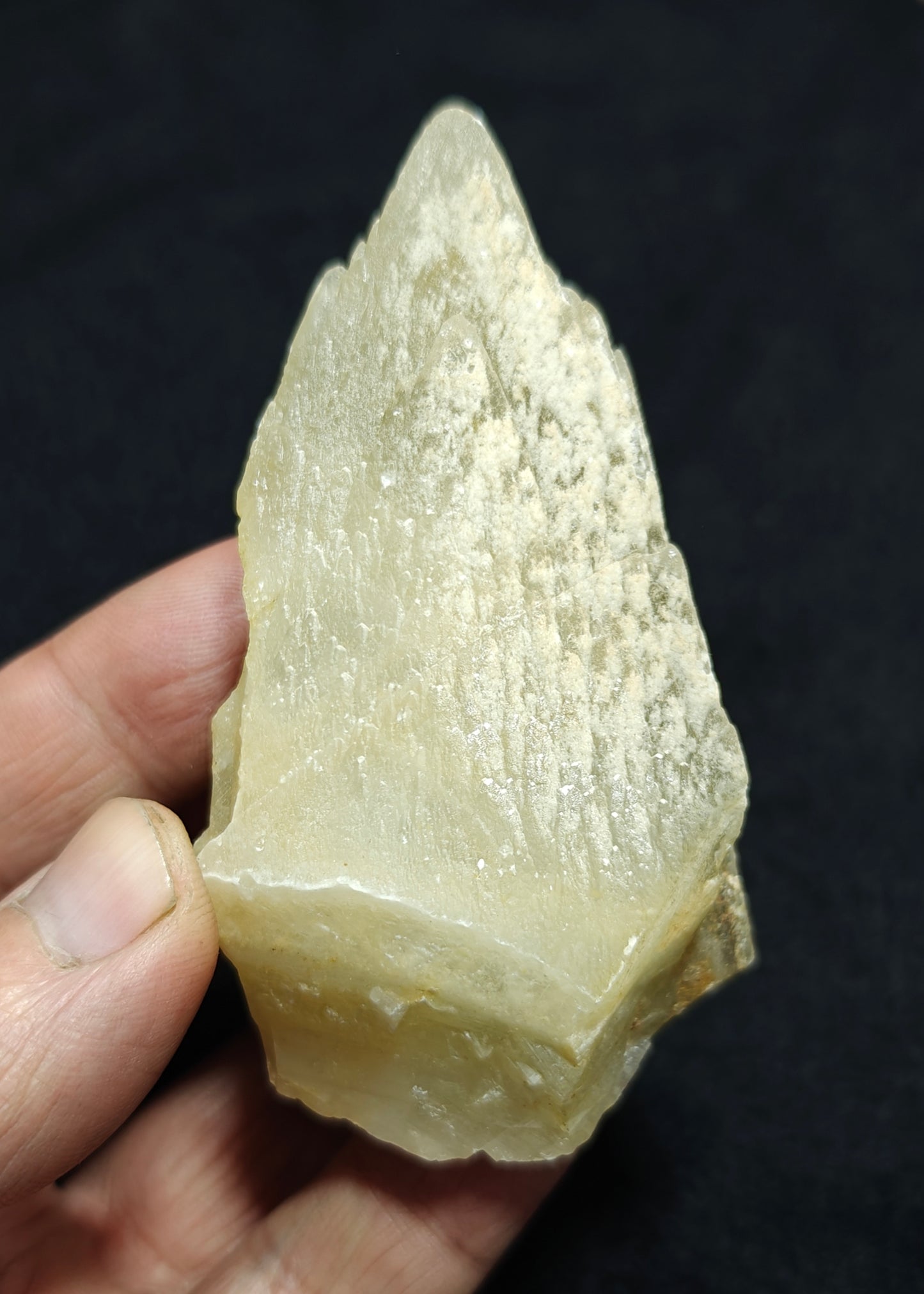 Single beautiful Dogteeth calcite crystal with beautiful terminations 147 grams