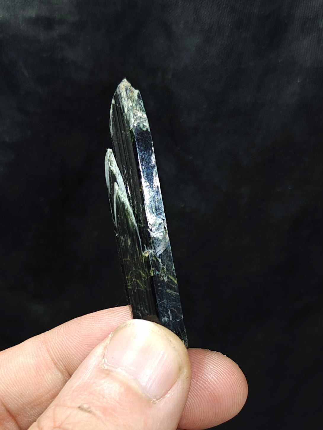 Aegirine crystal specimen 9 grams