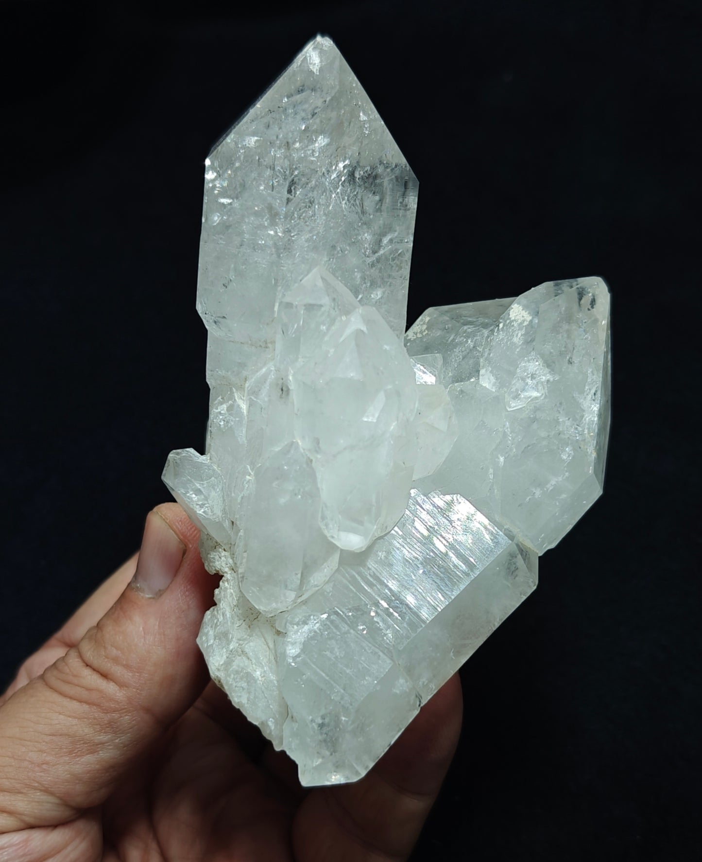 An amazing specimen of beautifully terminated quartz Crystals 433 grams