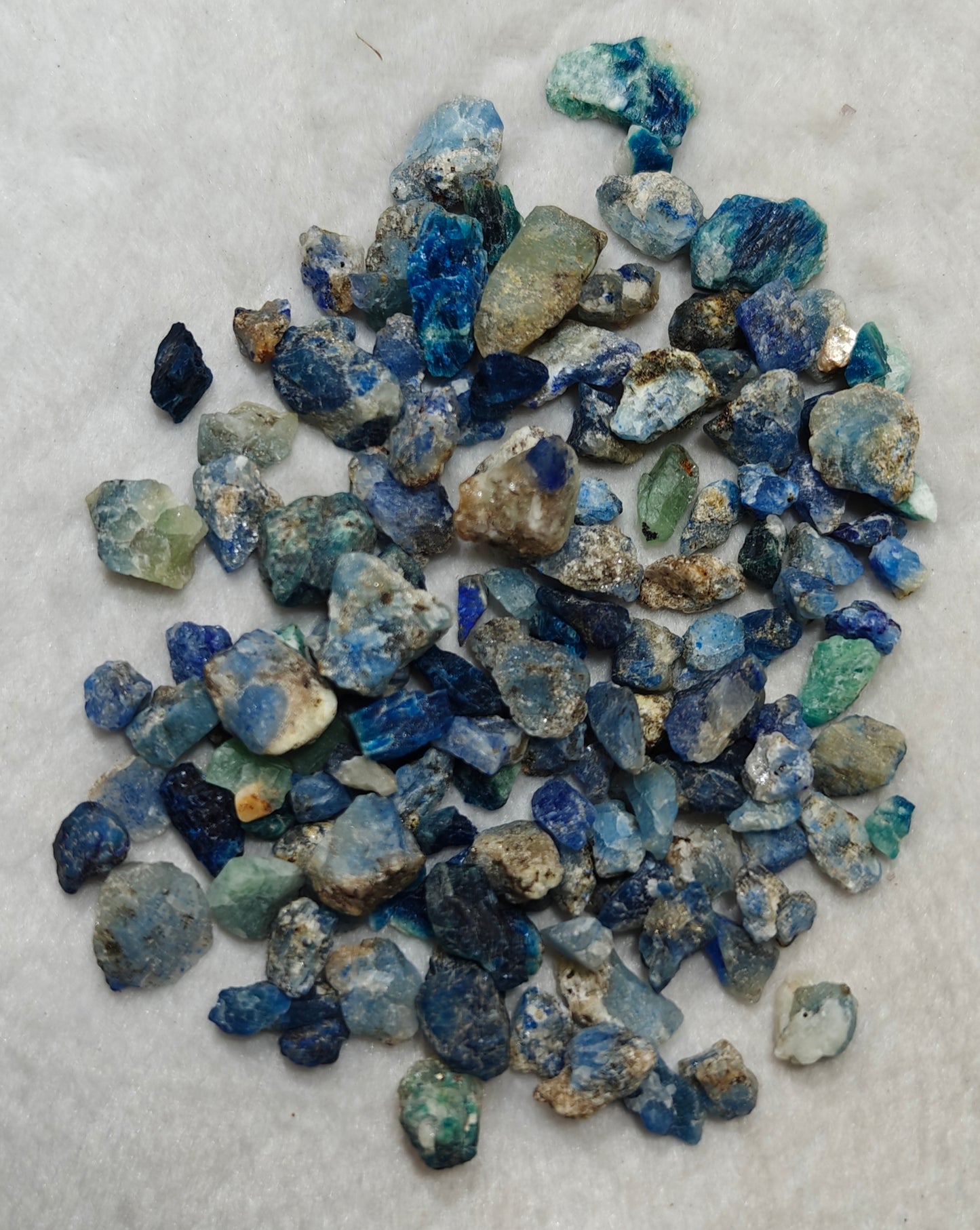 Fluorescent sodalite/Afghanite collection 110 grams