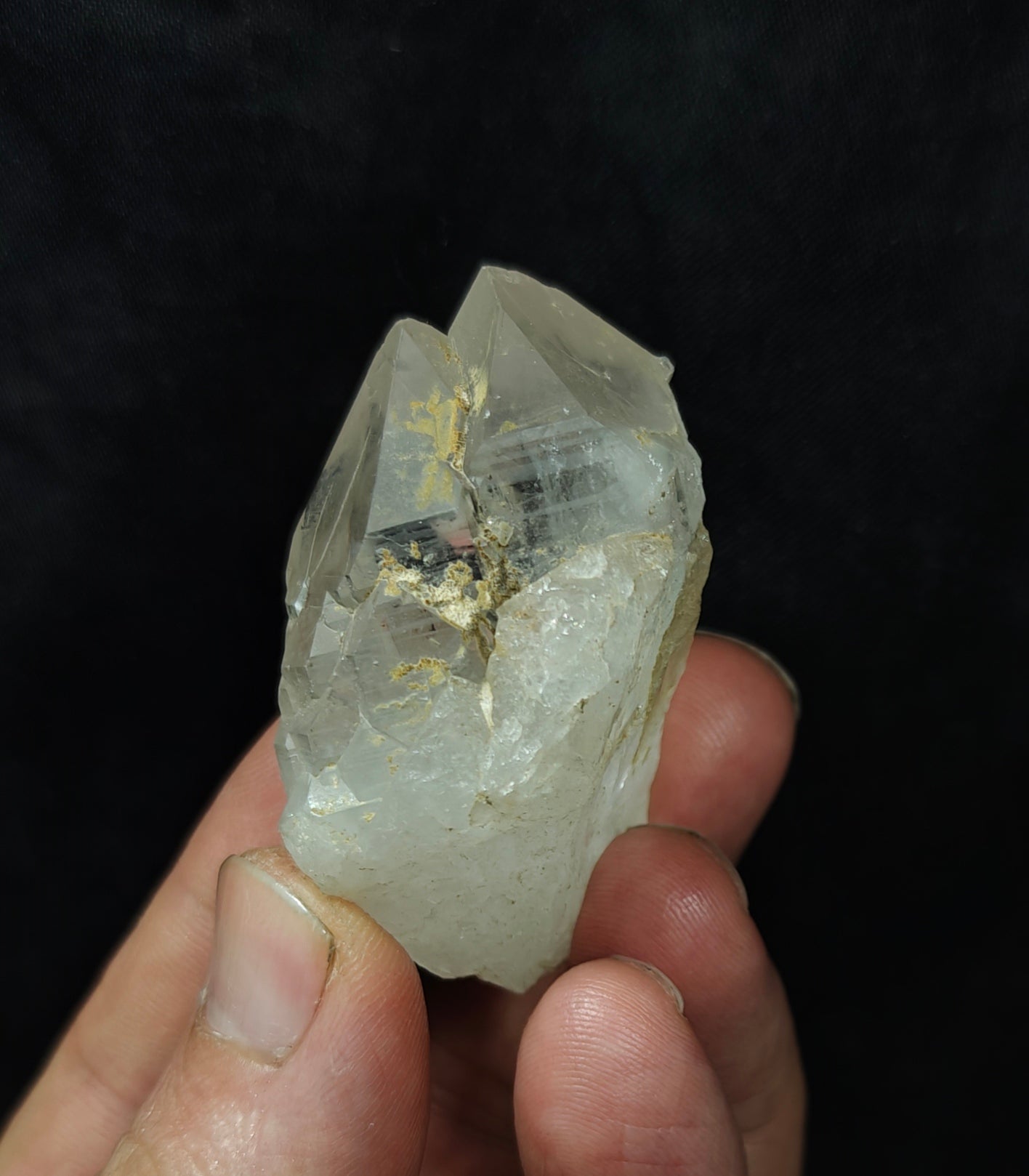 Natural gwindel quartz crystal 58 grams