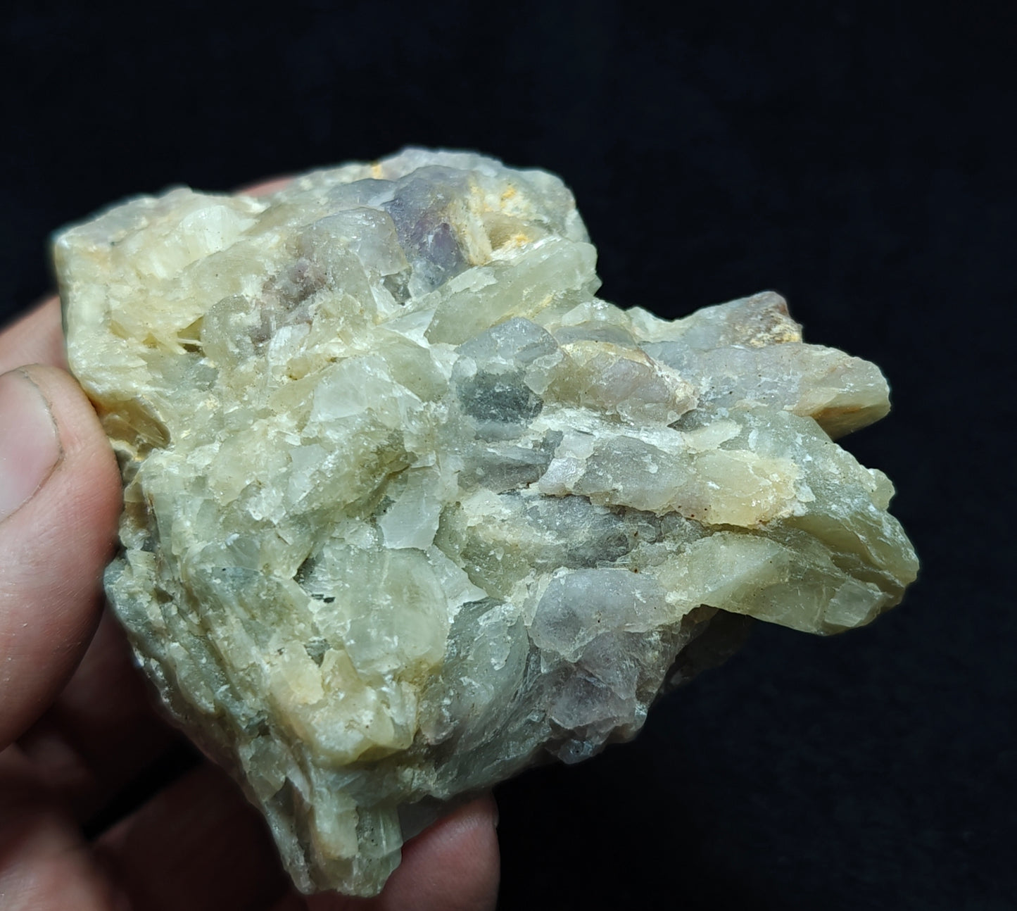 UV reactive tenebrescent Fluorescent Hackmanite with Richterite 143 grams