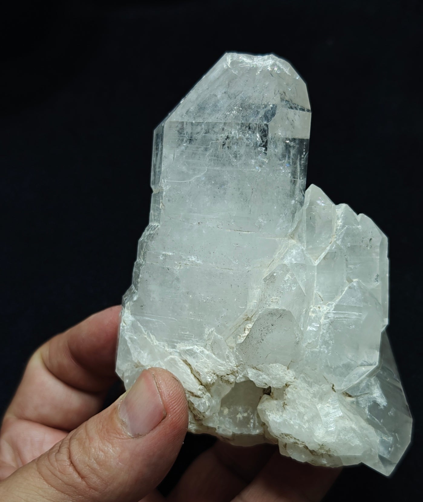 An amazing specimen of beautifully terminated quartz Crystals 433 grams